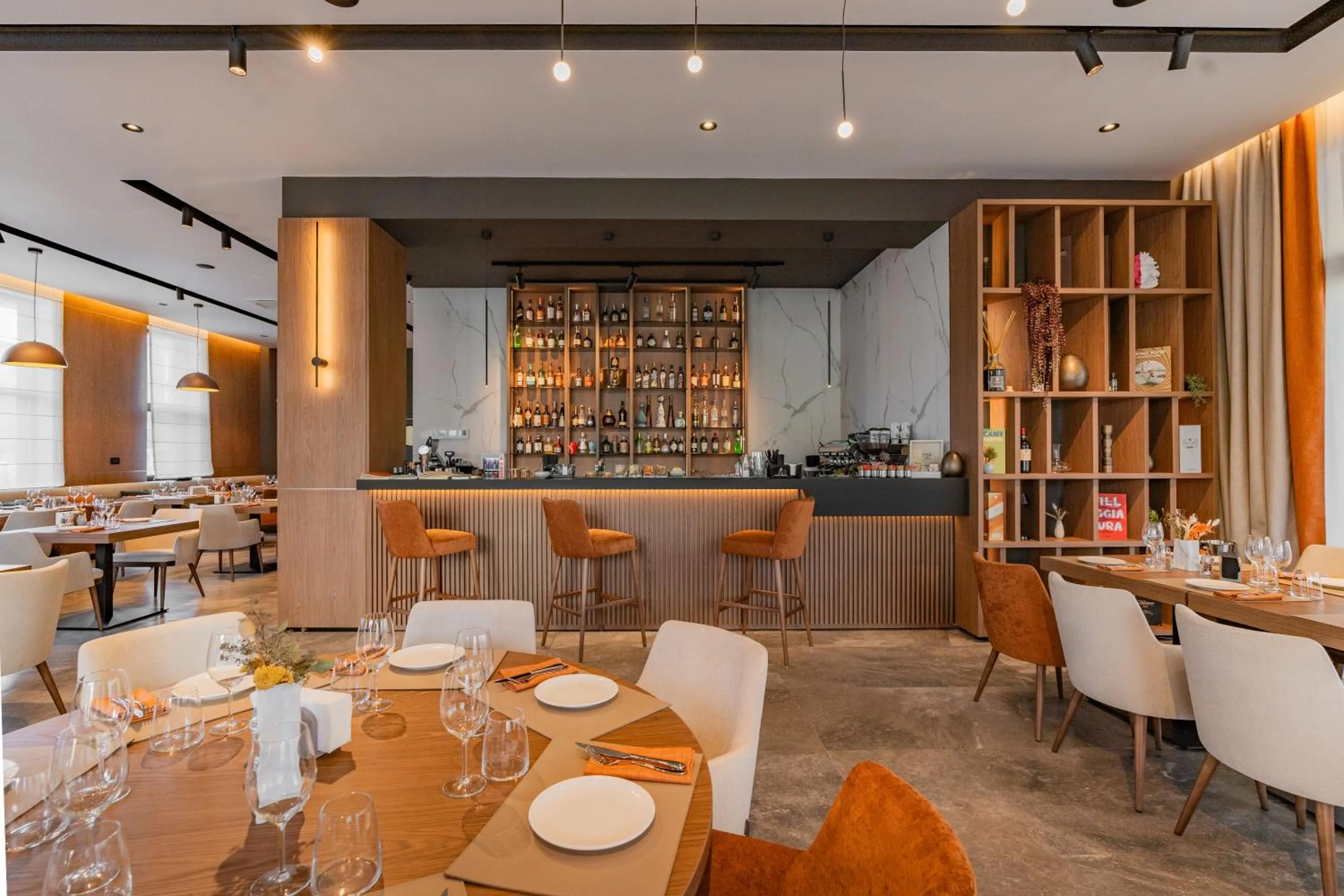 Restaurant/places to eat in Cavar Aparthotel