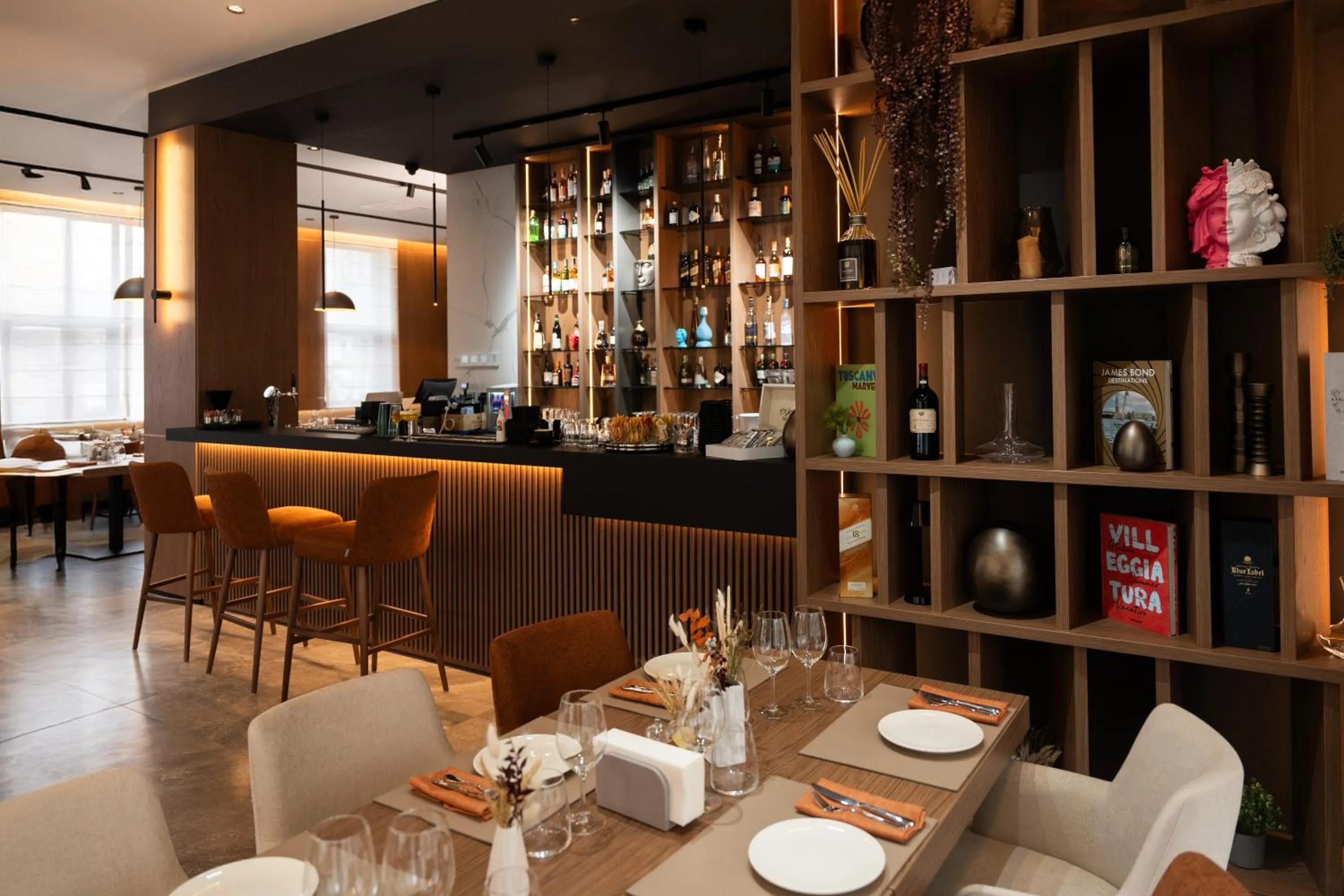 Restaurant/places to eat in Cavar Aparthotel