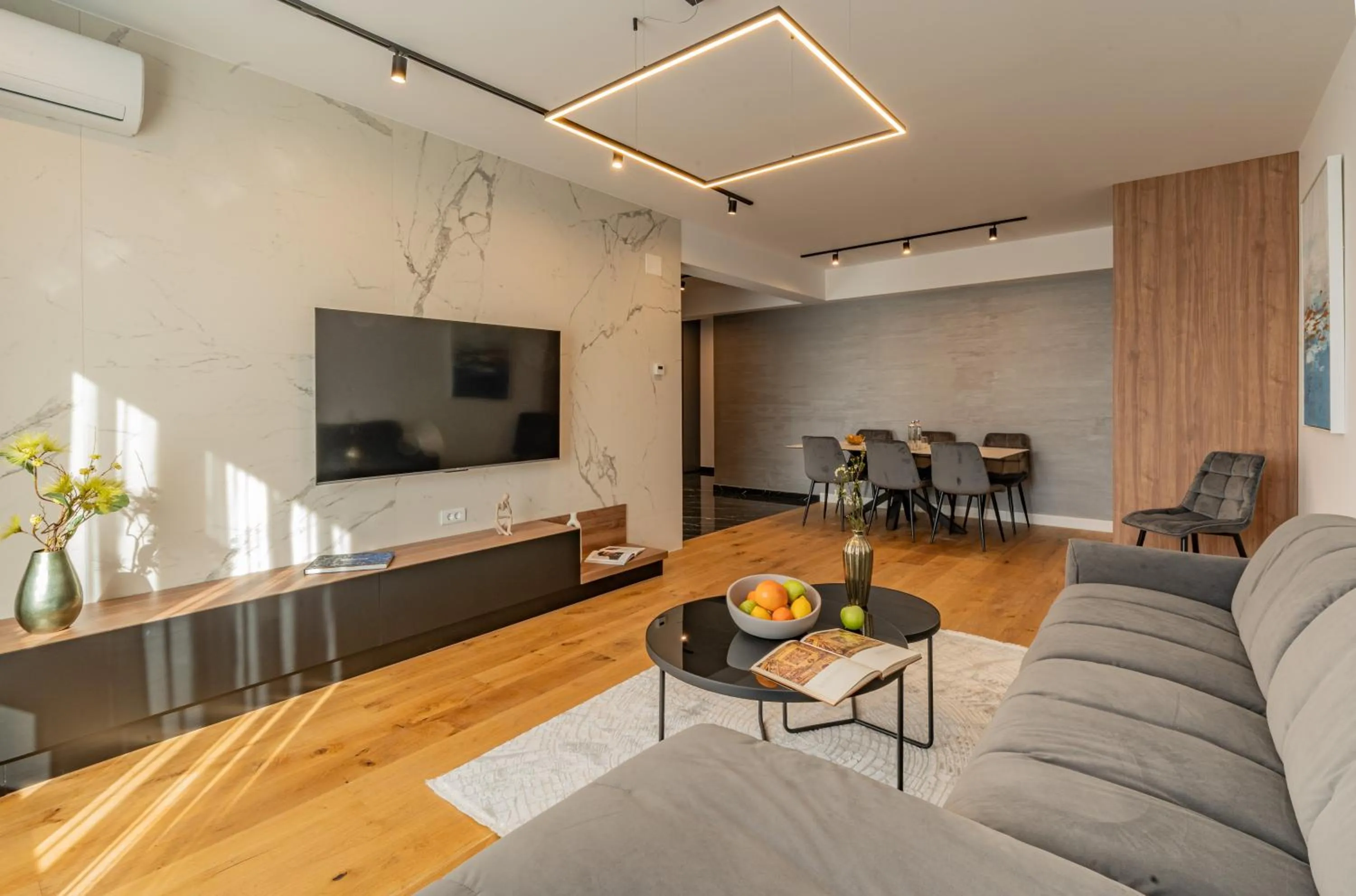 Communal lounge/ TV room in Cavar Aparthotel