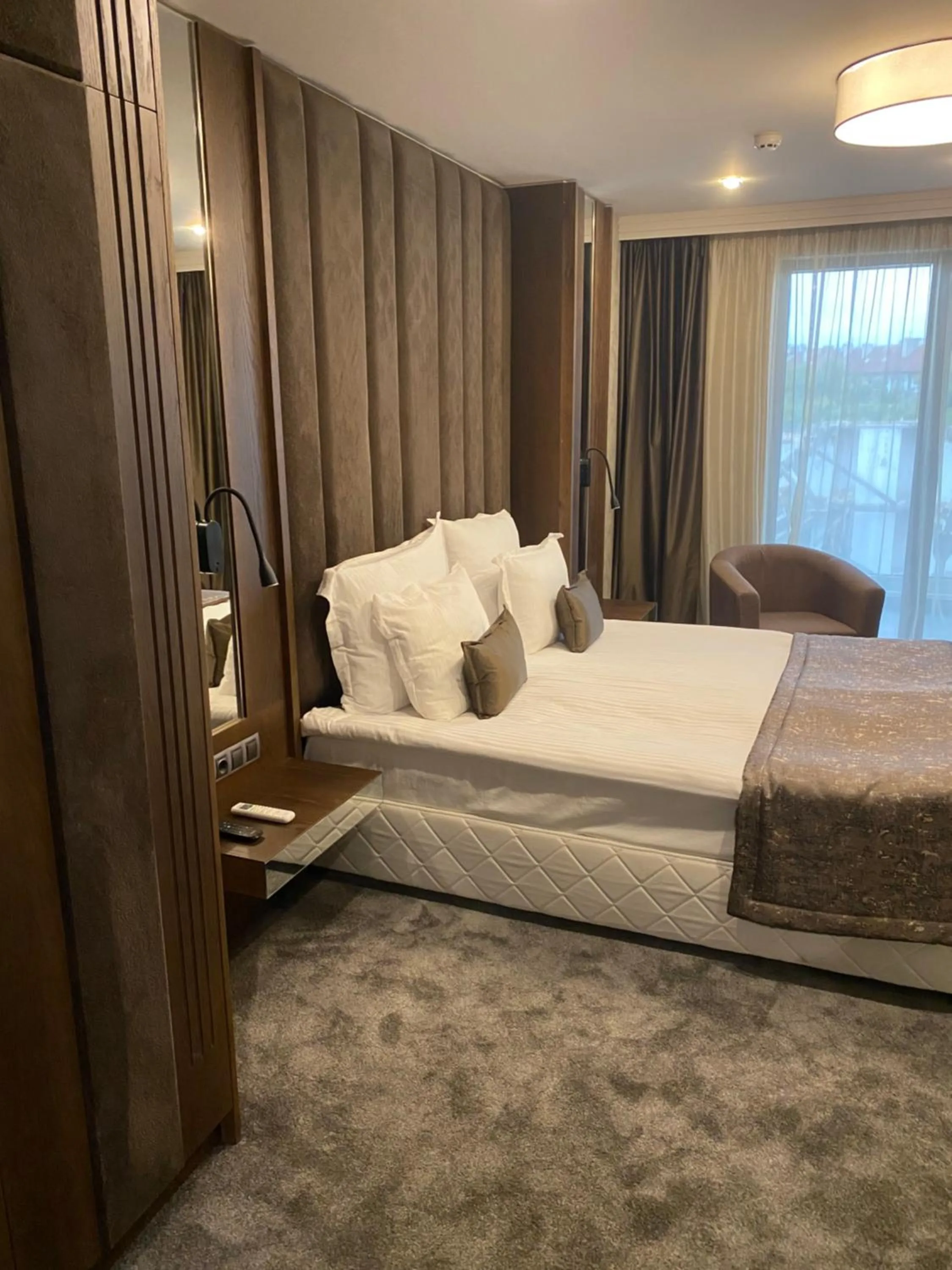 Bedroom, Bed in Hotel Royal Plovdiv