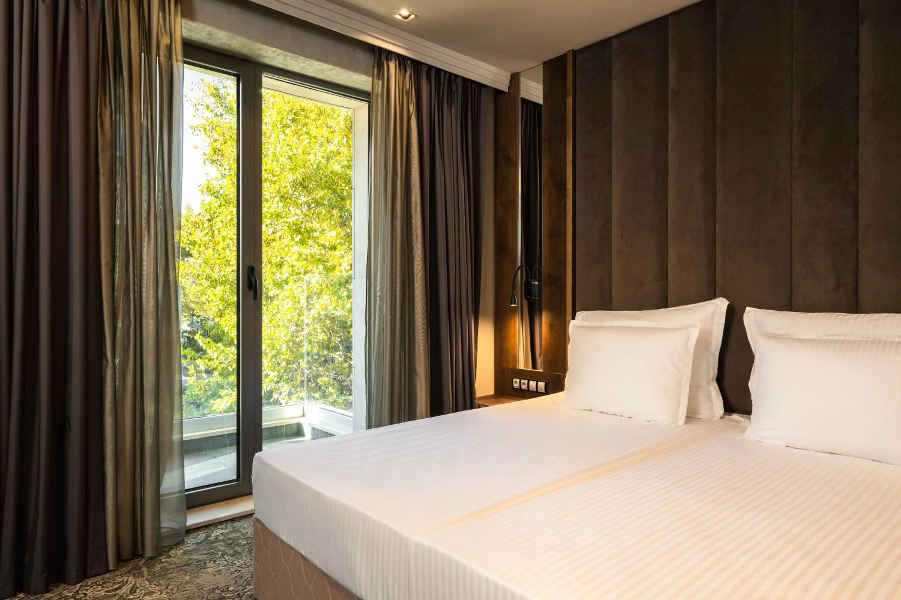 Bedroom, Bed in Hotel Royal Plovdiv