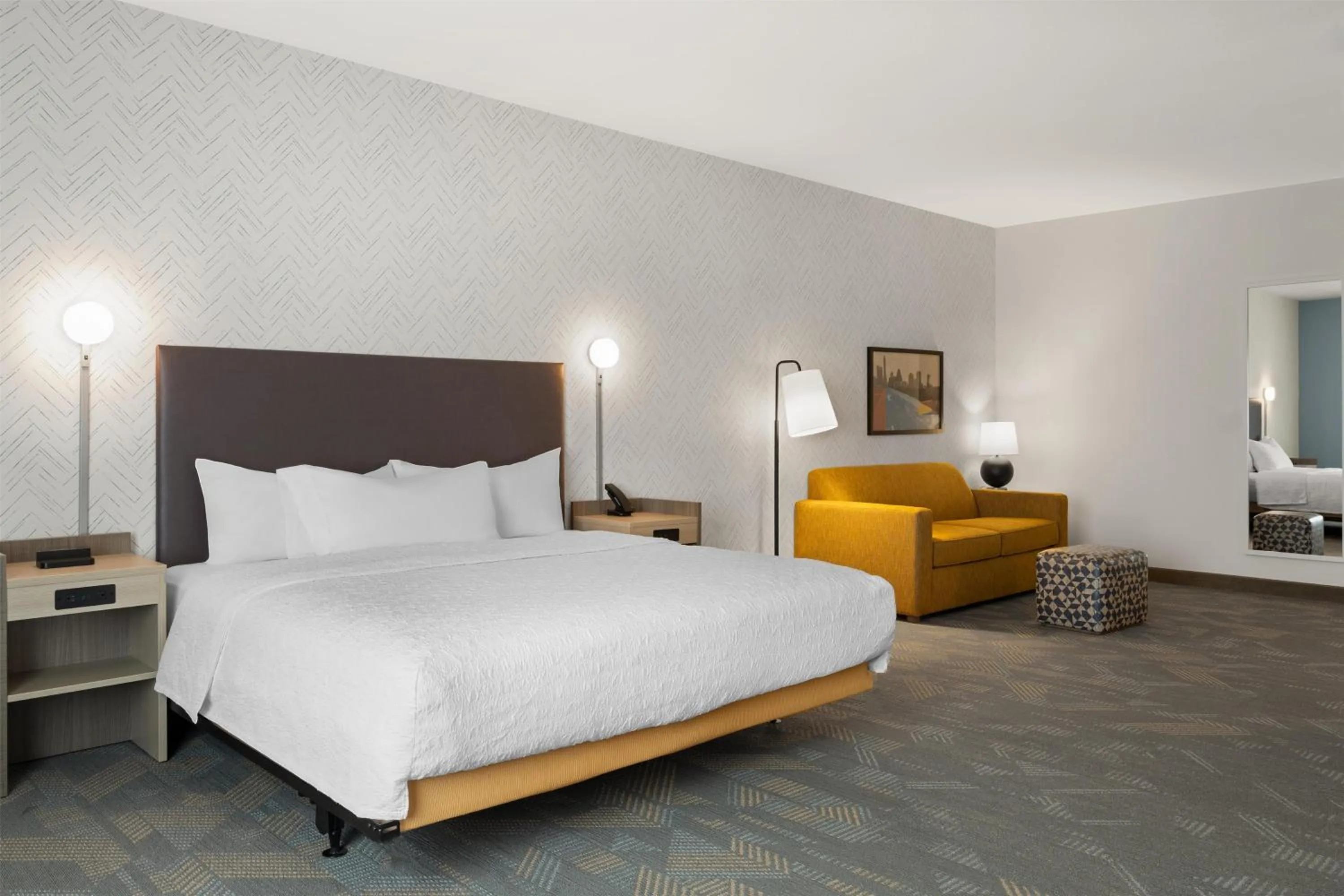 Bed in Home2 Suites By Hilton Austin South