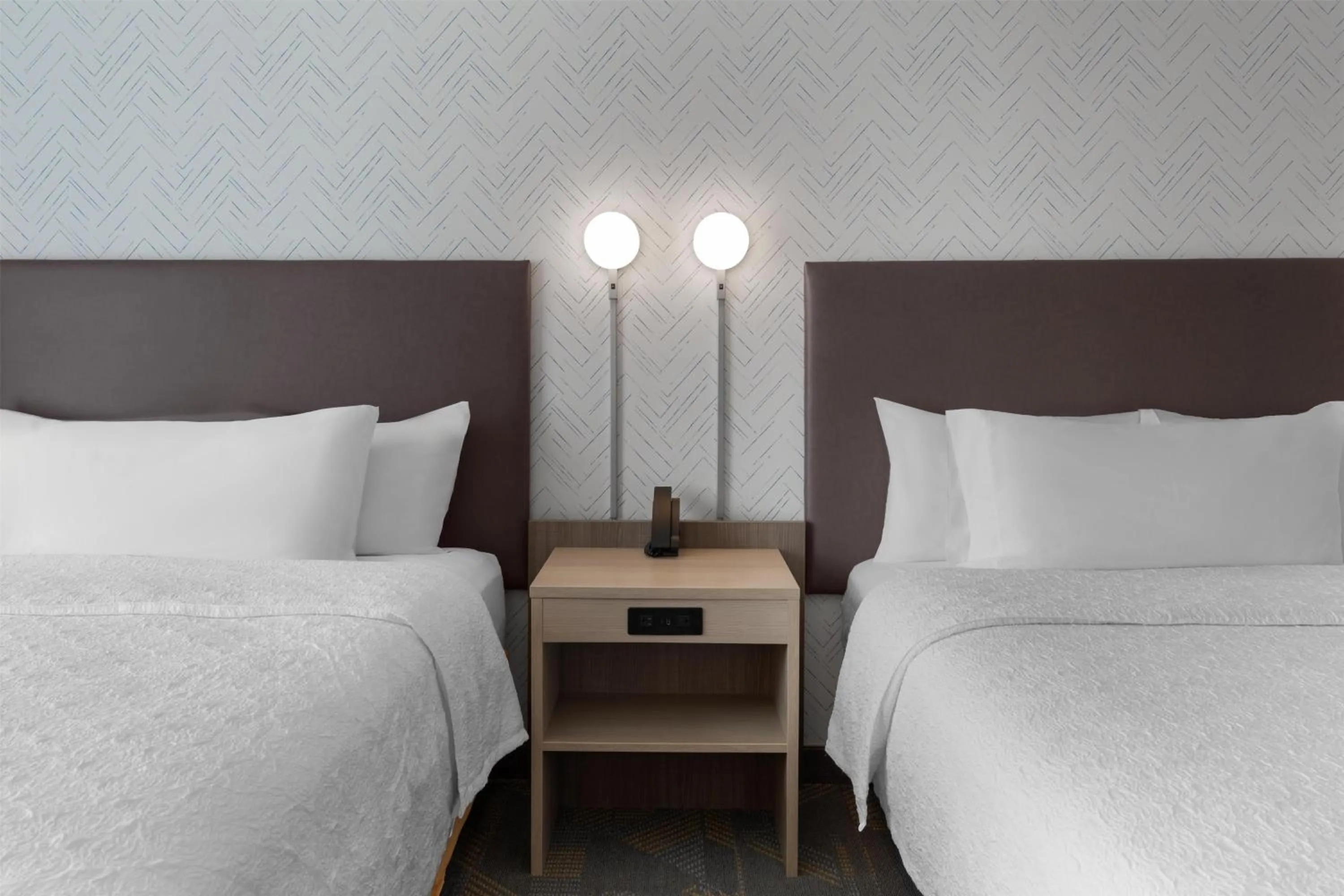 Bed in Home2 Suites By Hilton Austin South