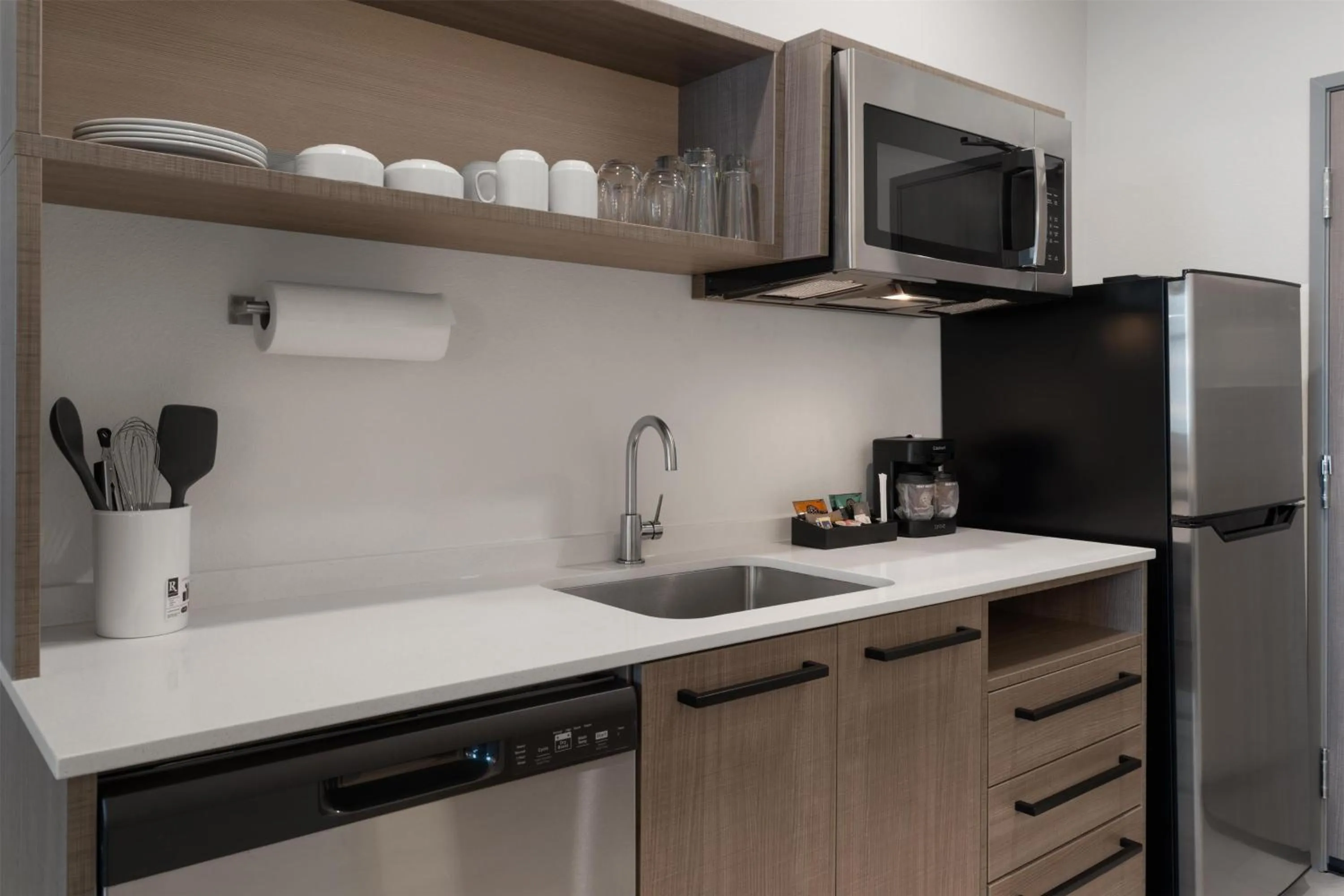 Kitchen or kitchenette in Home2 Suites By Hilton Austin South