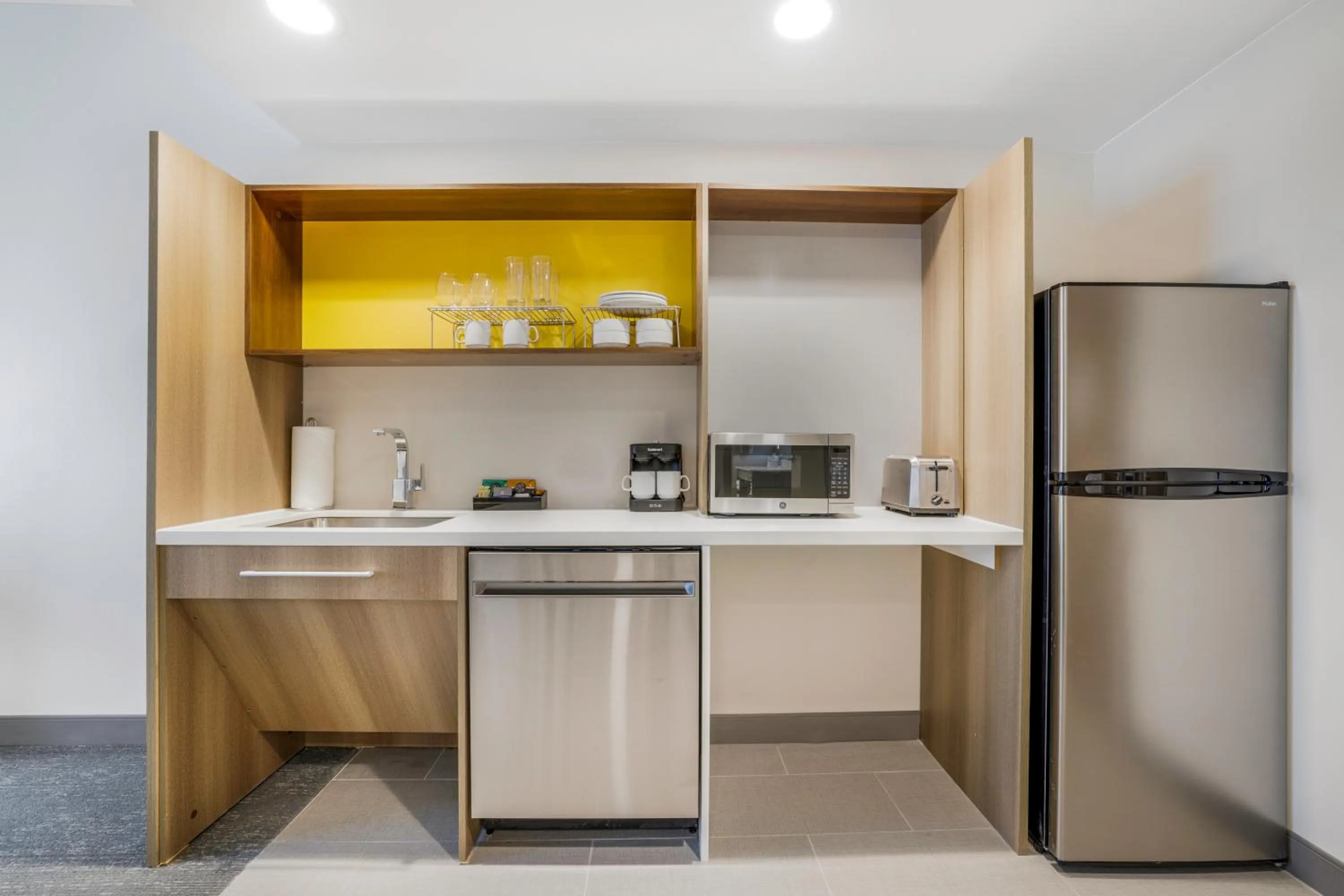 Bedroom in Home2 Suites By Hilton Madison East