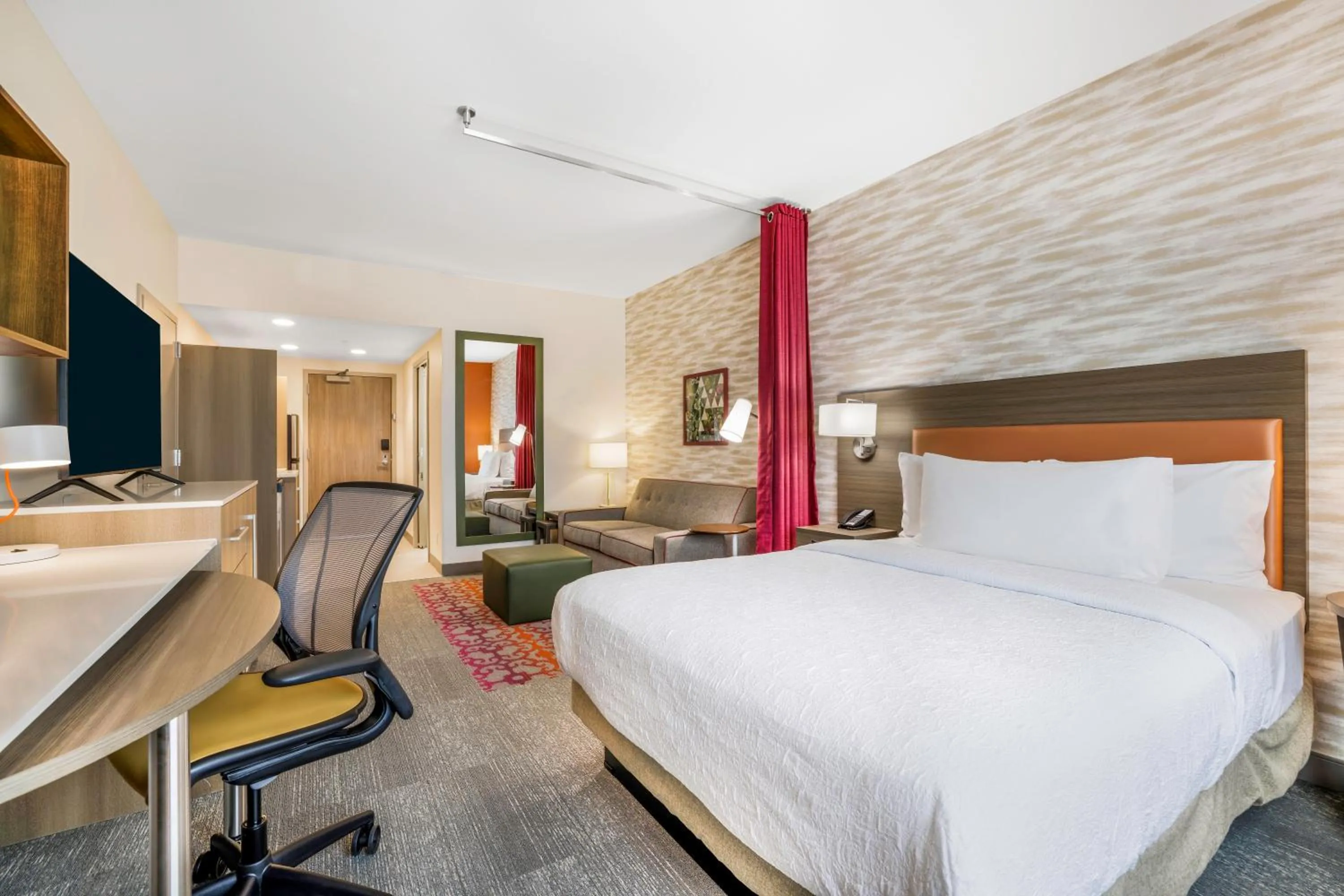 Bedroom, Bed in Home2 Suites By Hilton Madison East