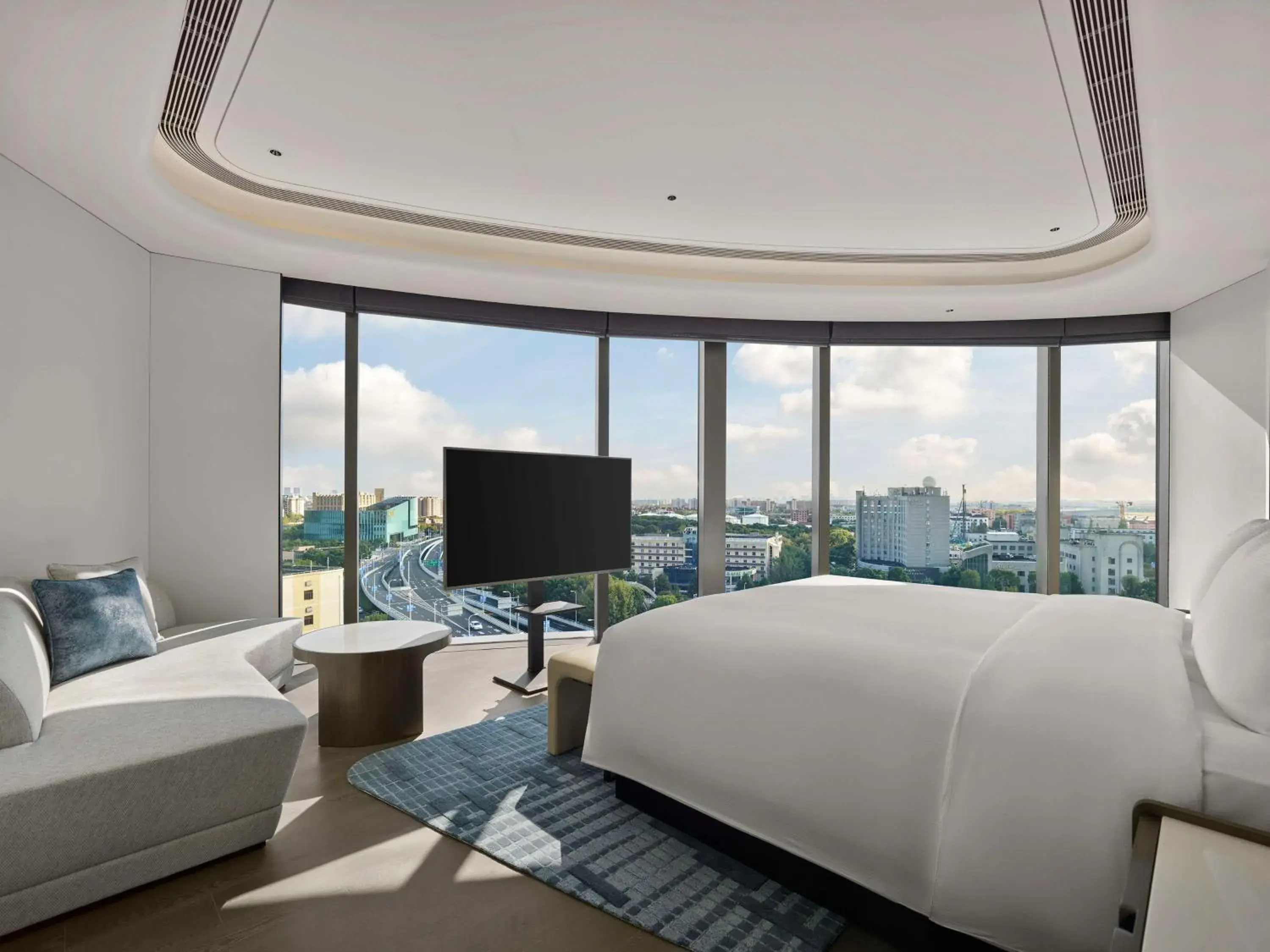 One-Bedroom King Suite in Hilton Shanghai Hongqiao International Airport One-Bedroom King Suite in Hilton Shanghai Hongqiao International Airport