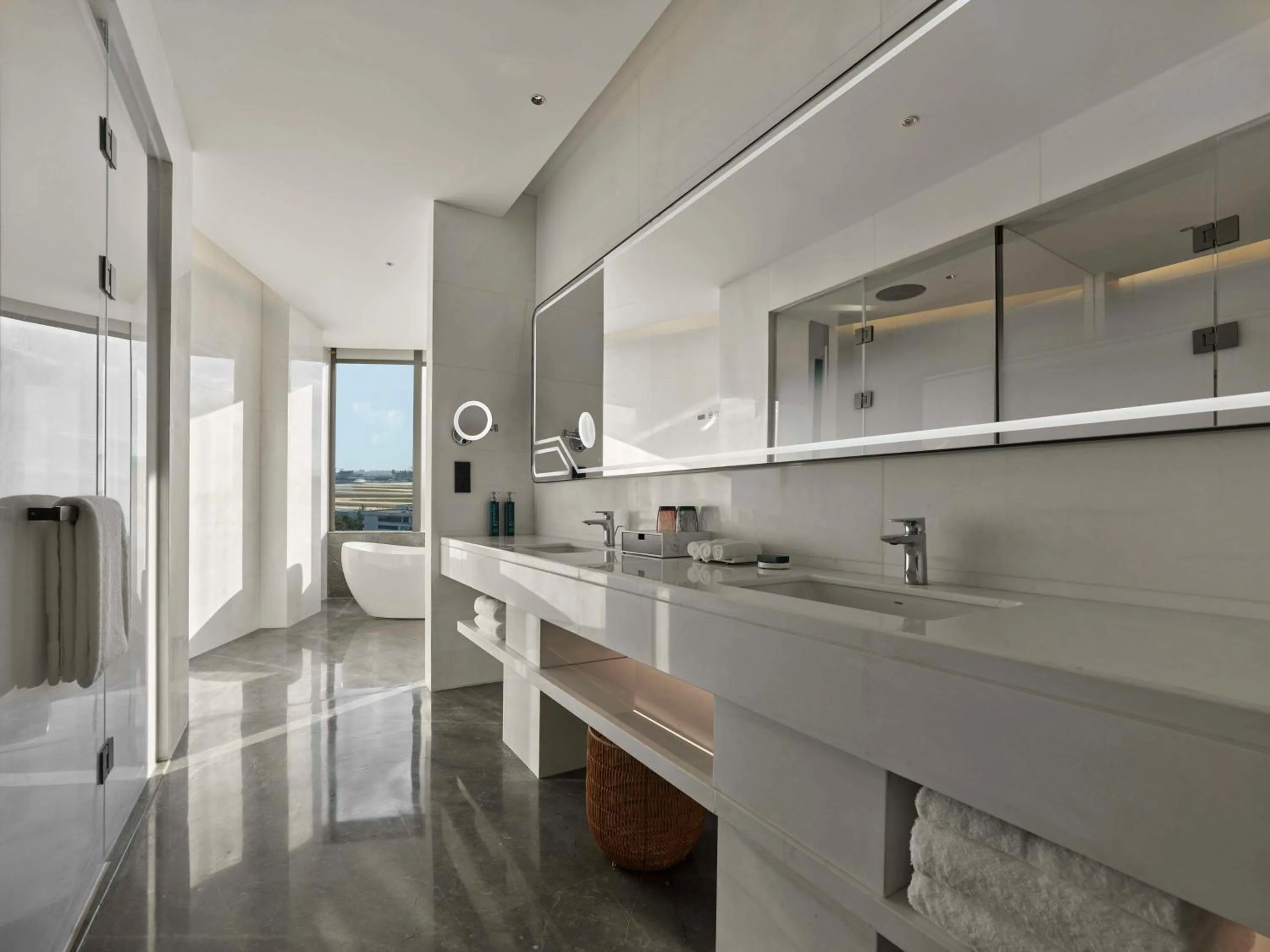 Toilet in Hilton Shanghai Hongqiao International Airport