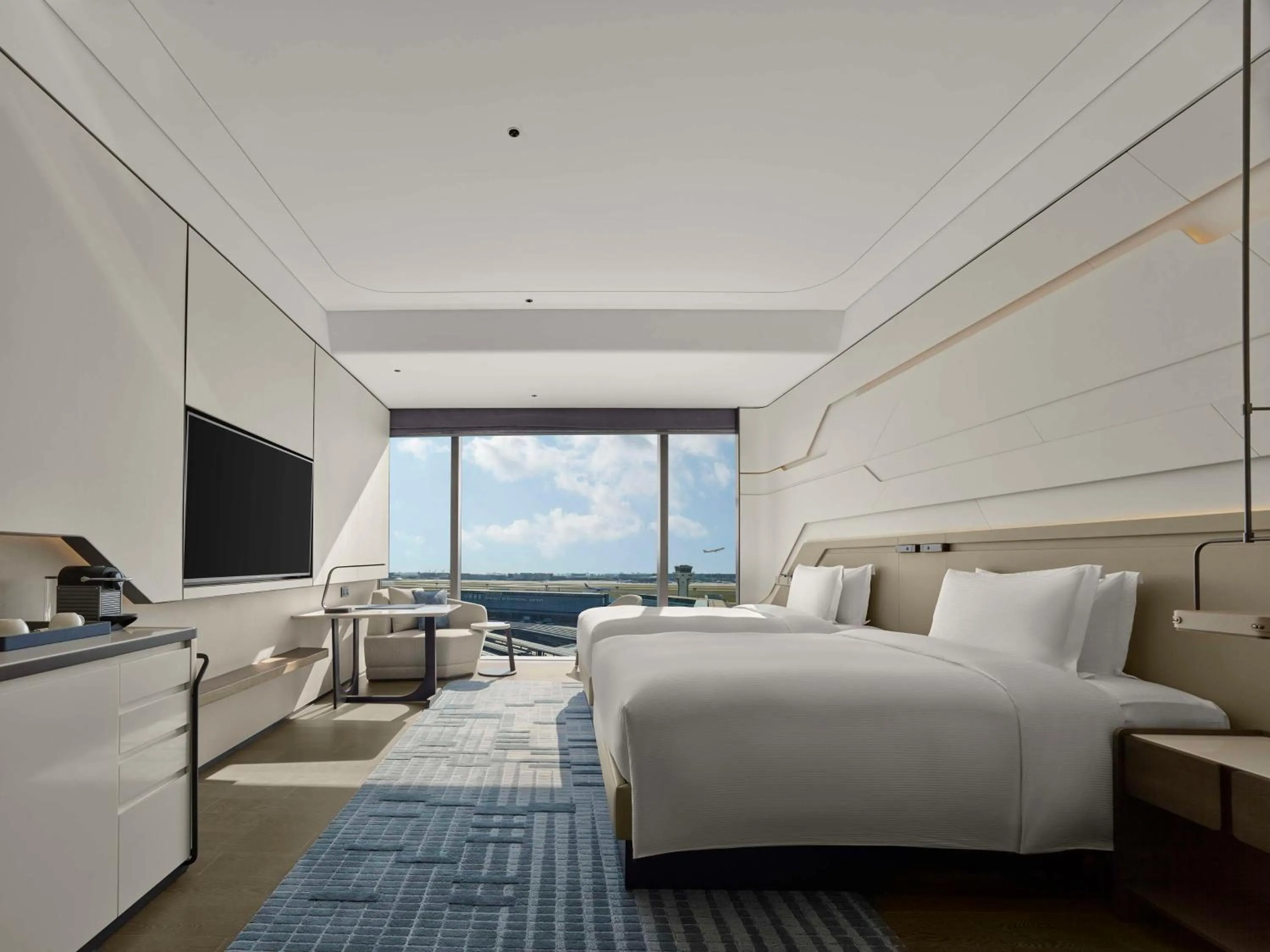 Bed in Hilton Shanghai Hongqiao International Airport