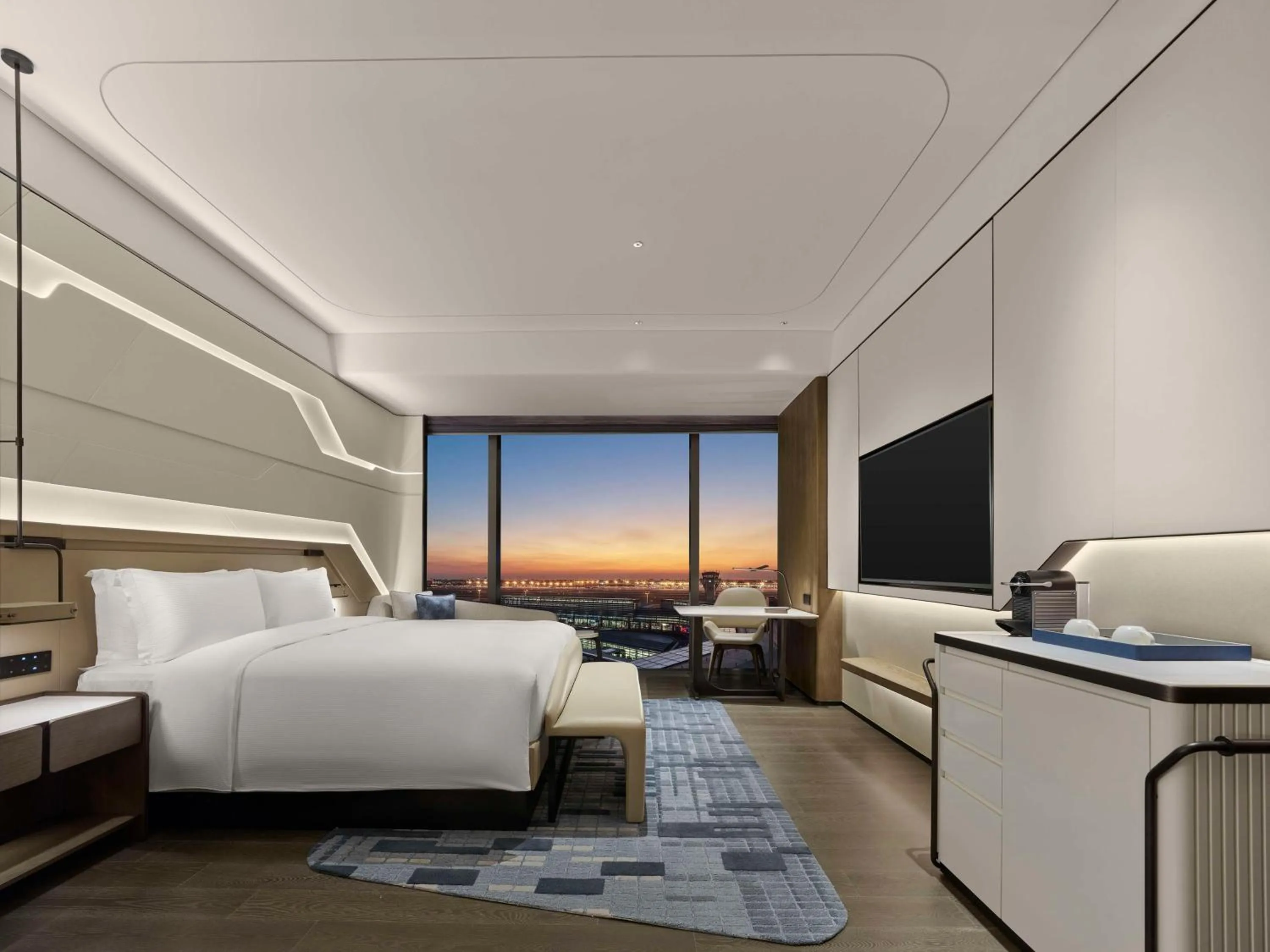 Bed in Hilton Shanghai Hongqiao International Airport