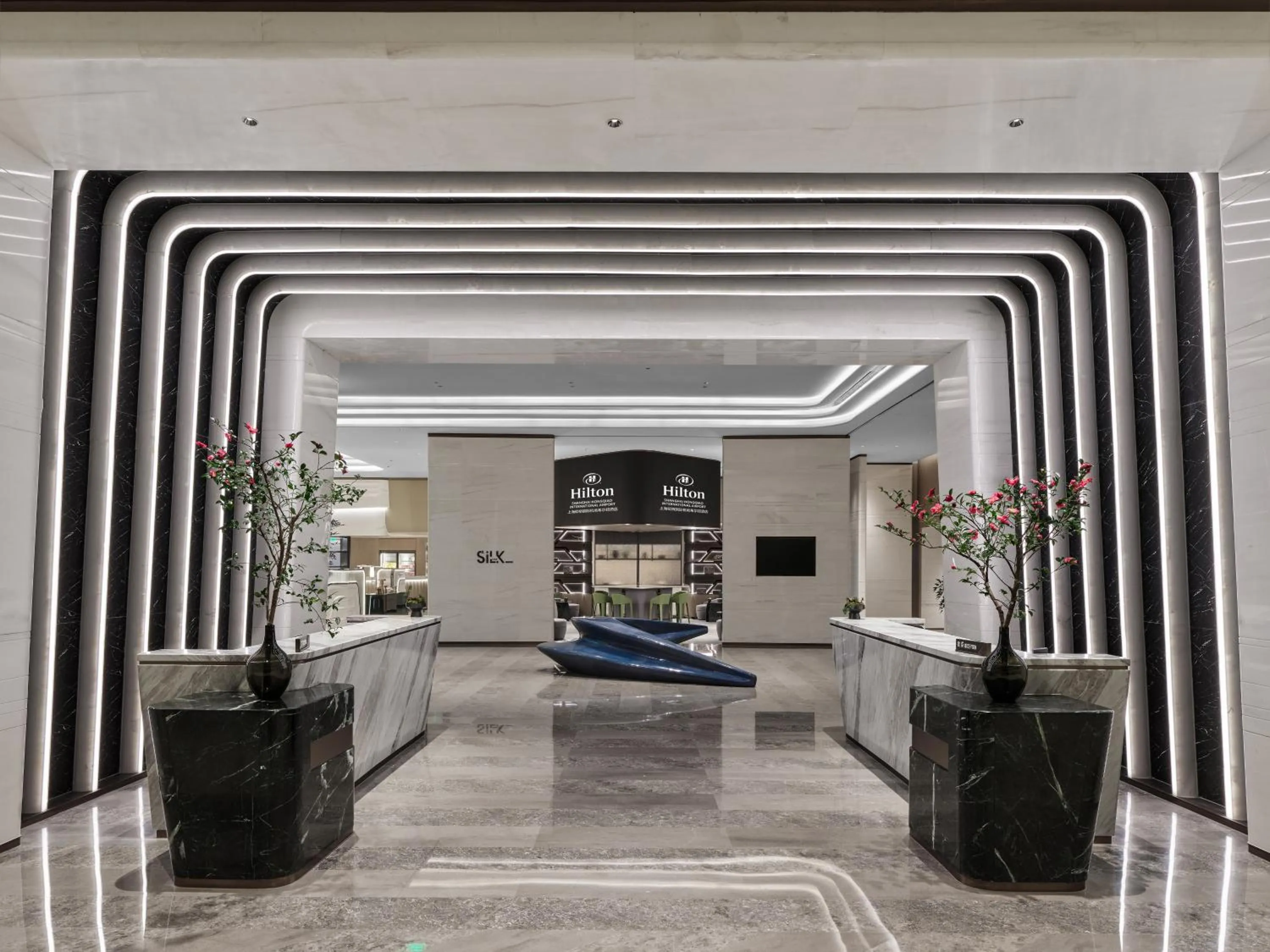 Lobby or reception in Hilton Shanghai Hongqiao International Airport