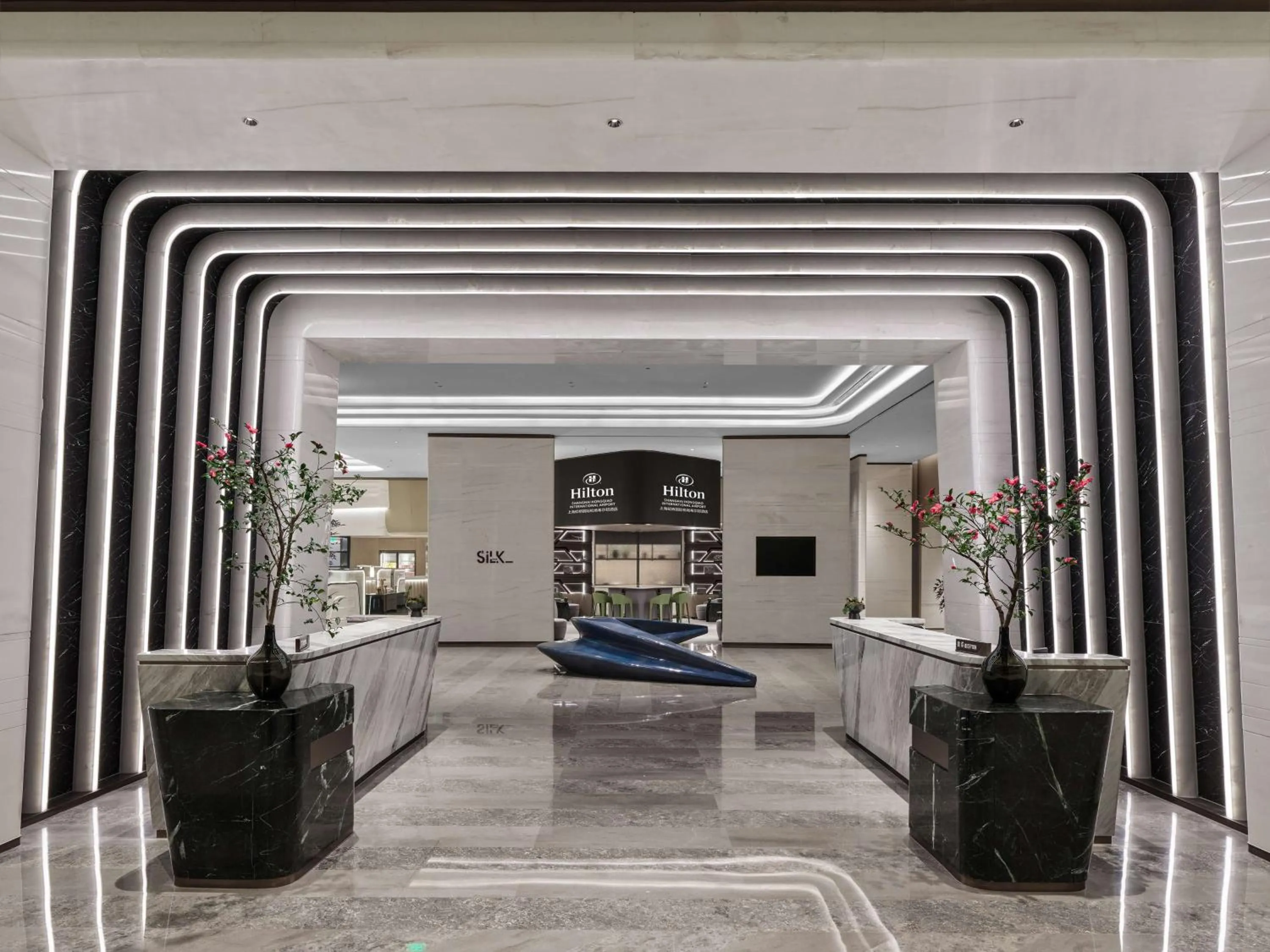 Lobby or reception in Hilton Shanghai Hongqiao International Airport
