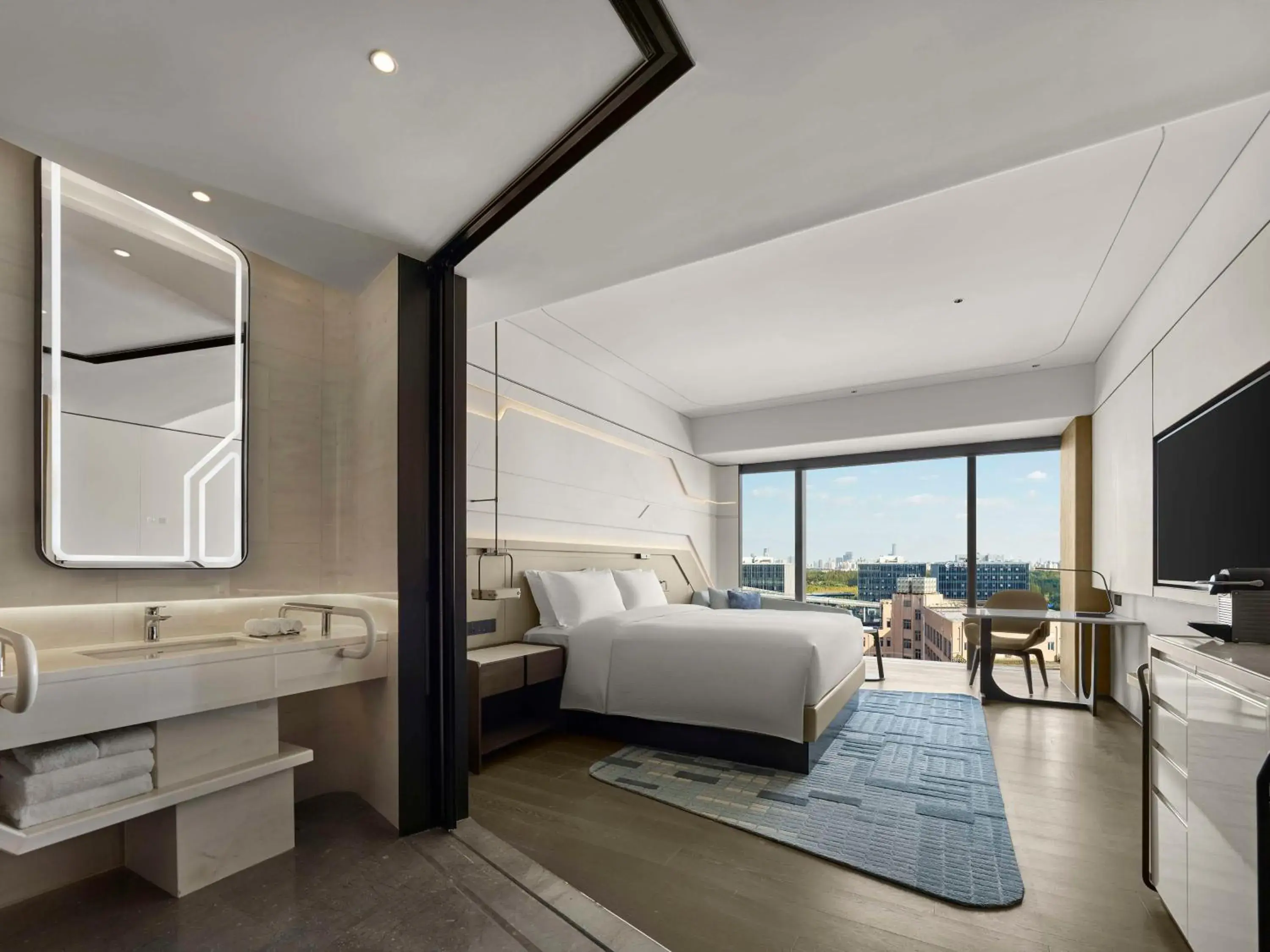 King Room - Mobility Accessible in Hilton Shanghai Hongqiao International Airport King Room - Mobility Accessible in Hilton Shanghai Hongqiao International Airport