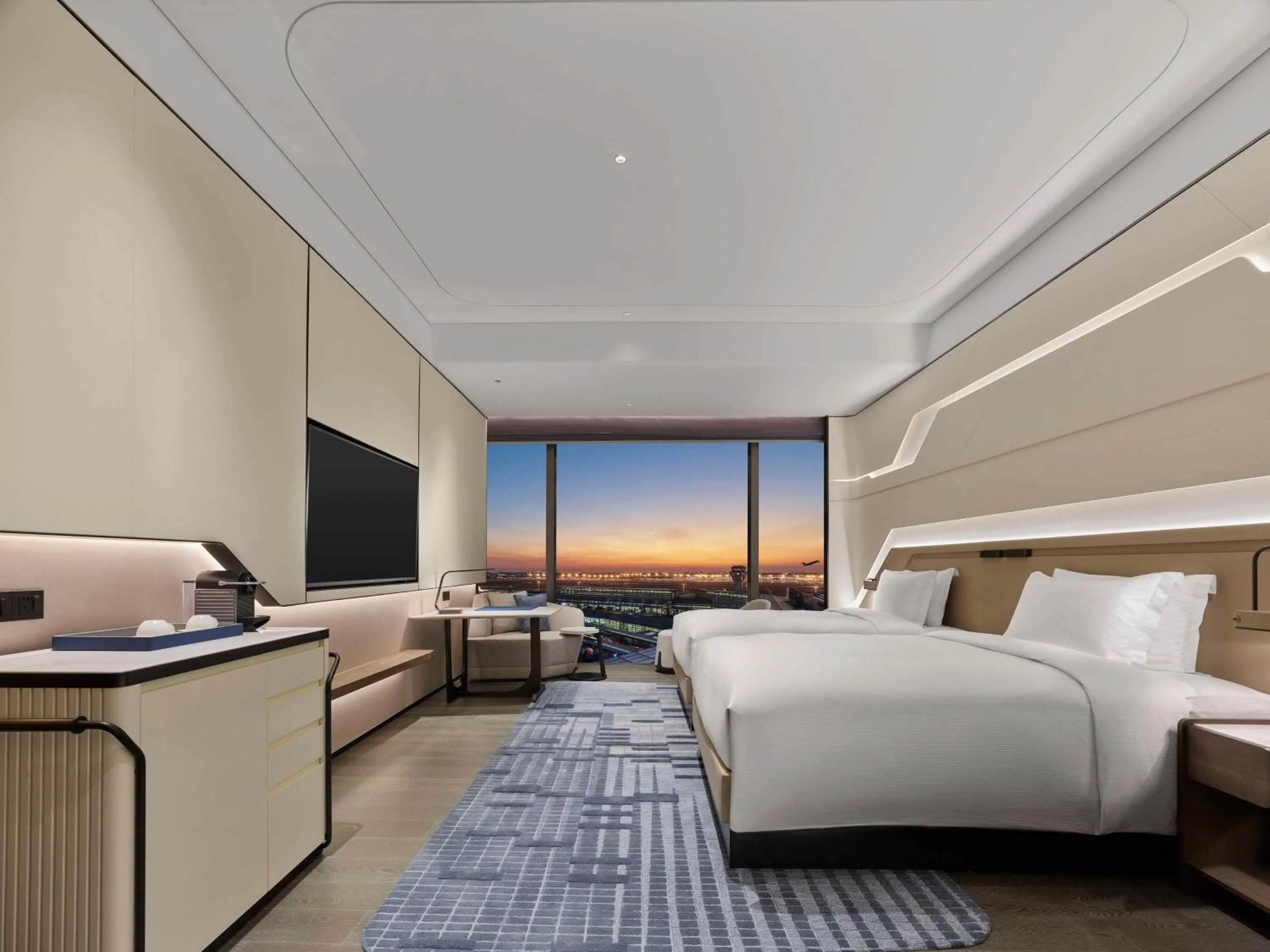 Bed in Hilton Shanghai Hongqiao International Airport