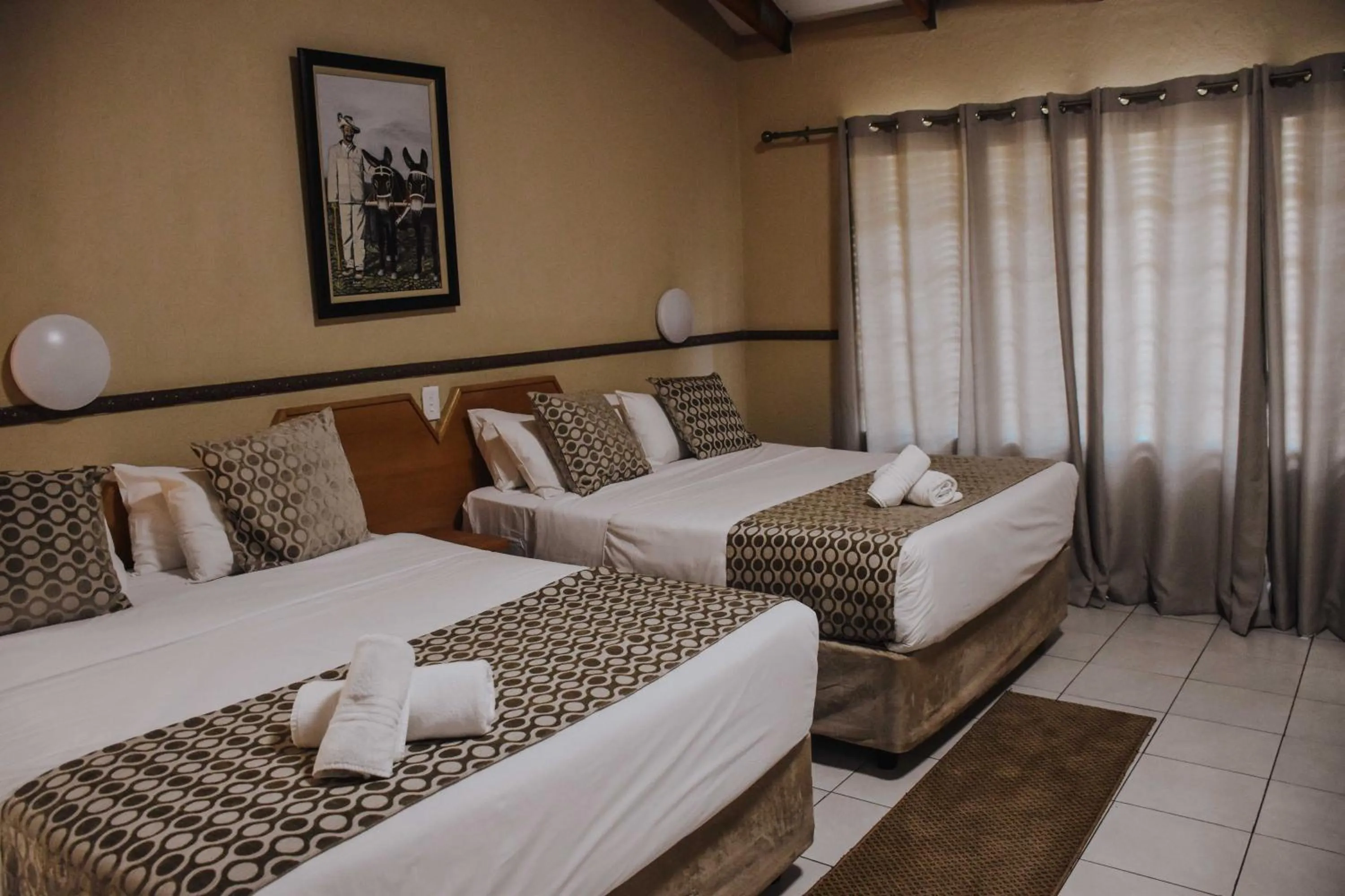 Photo of the whole room, Bed in Bolivia Lodge