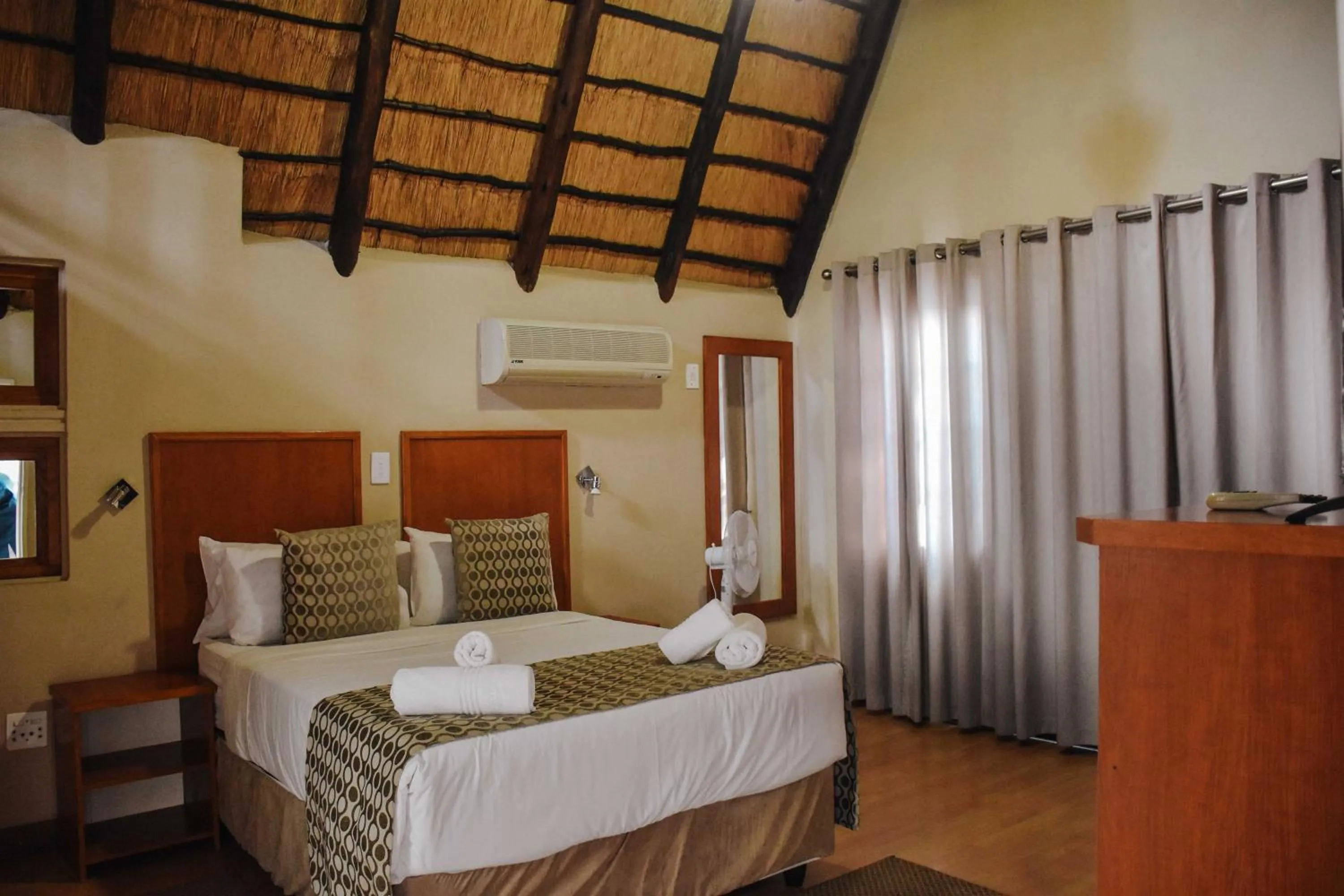 Photo of the whole room, Bed in Bolivia Lodge