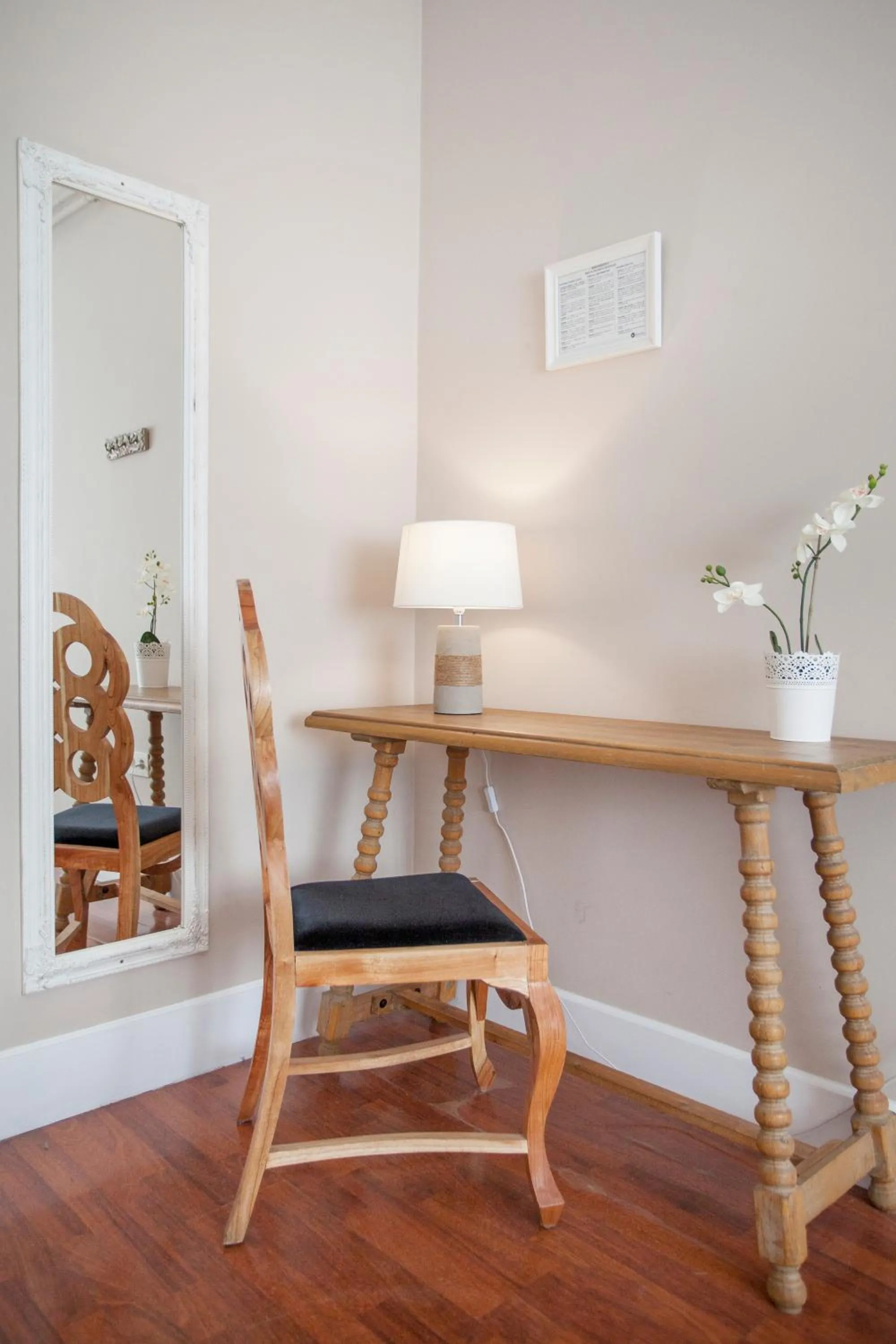 Decorative detail in Hi Valencia Boutique