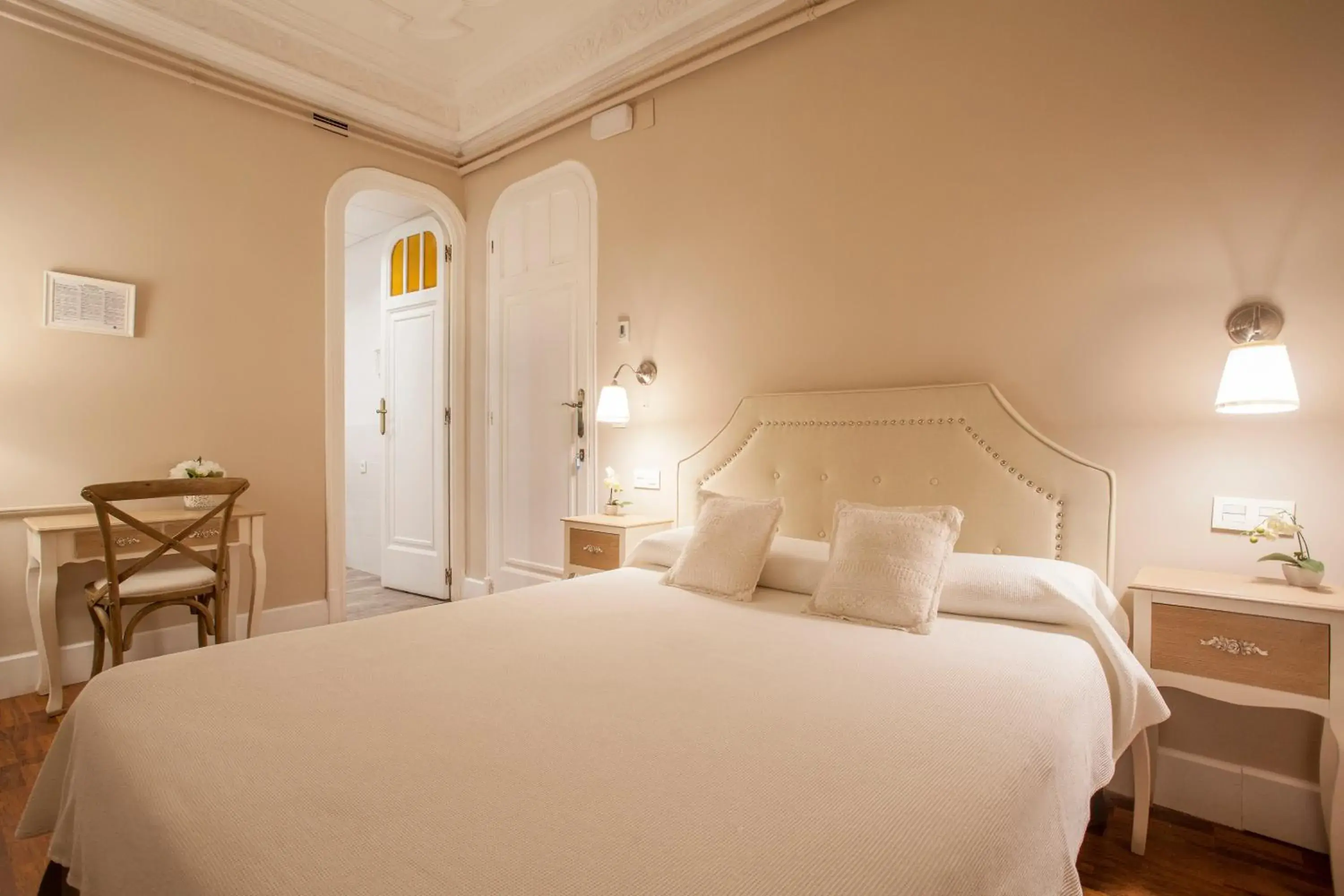 Standard Queen Room With Private bathroom in Hi Valencia Boutique Standard Queen Room With Private bathroom in Hi Valencia Boutique