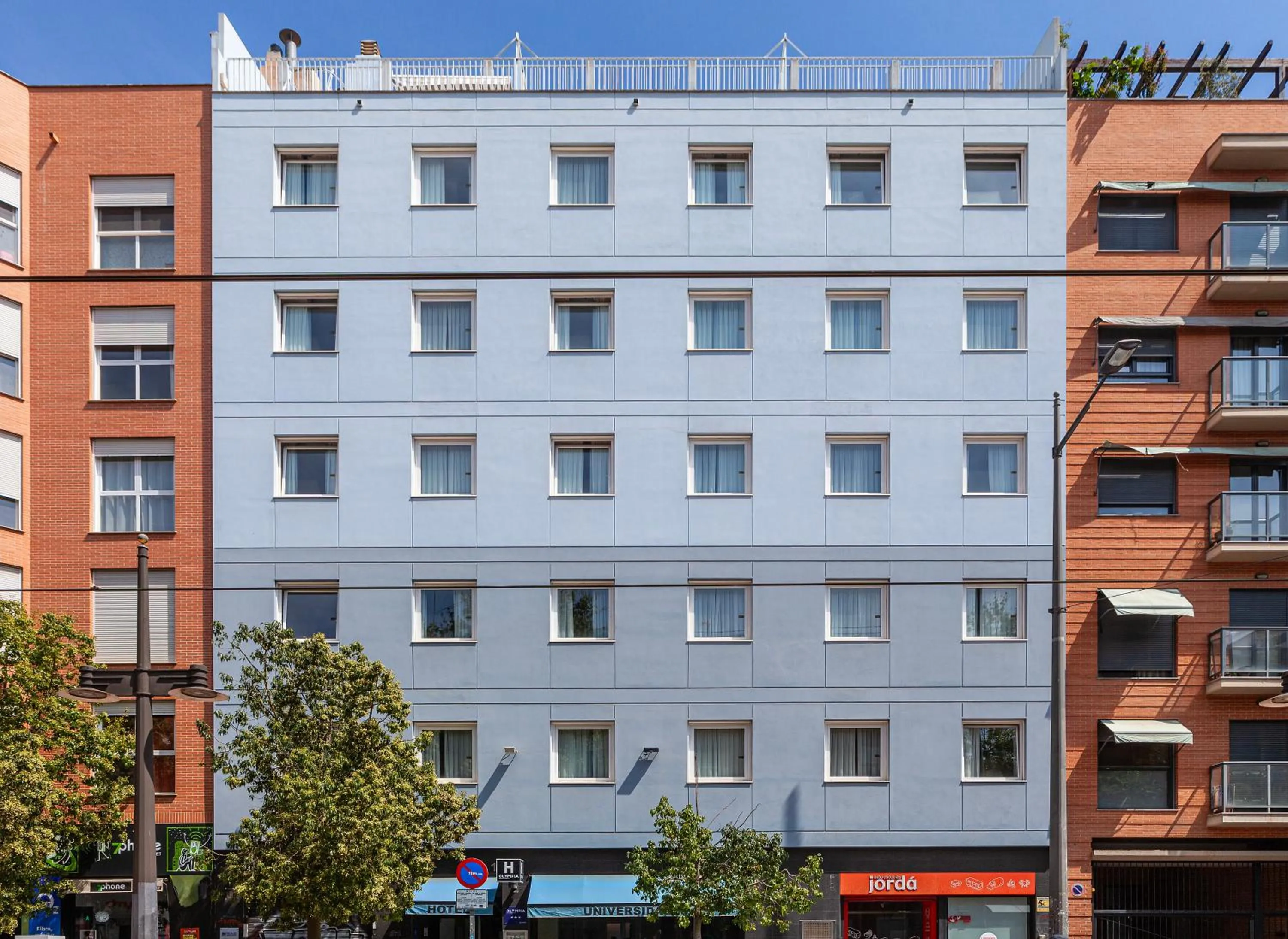 Facade/entrance in Hotel Olympia Universidades