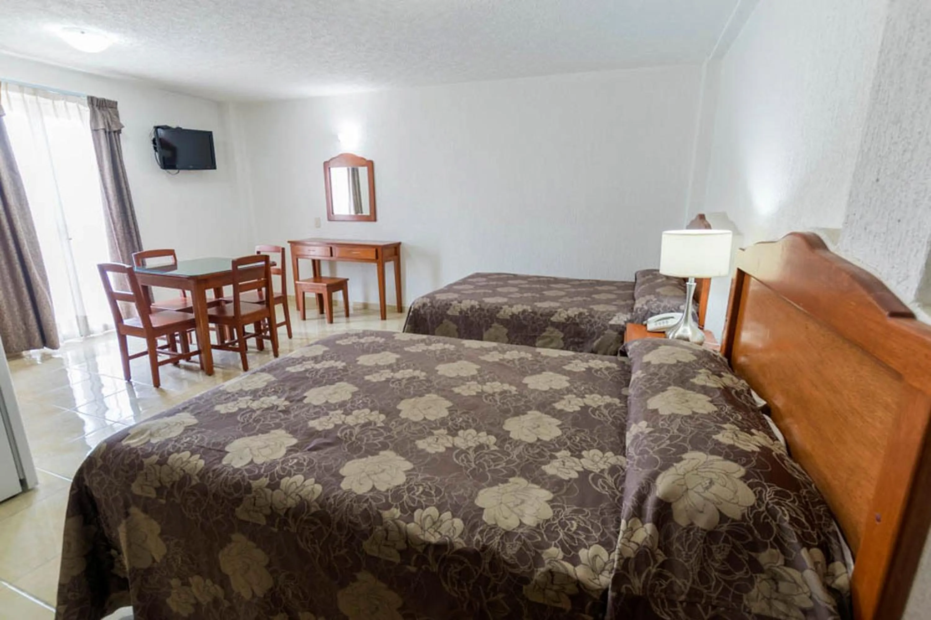 Photo of the whole room, Bed in Suites Poliforum Inn