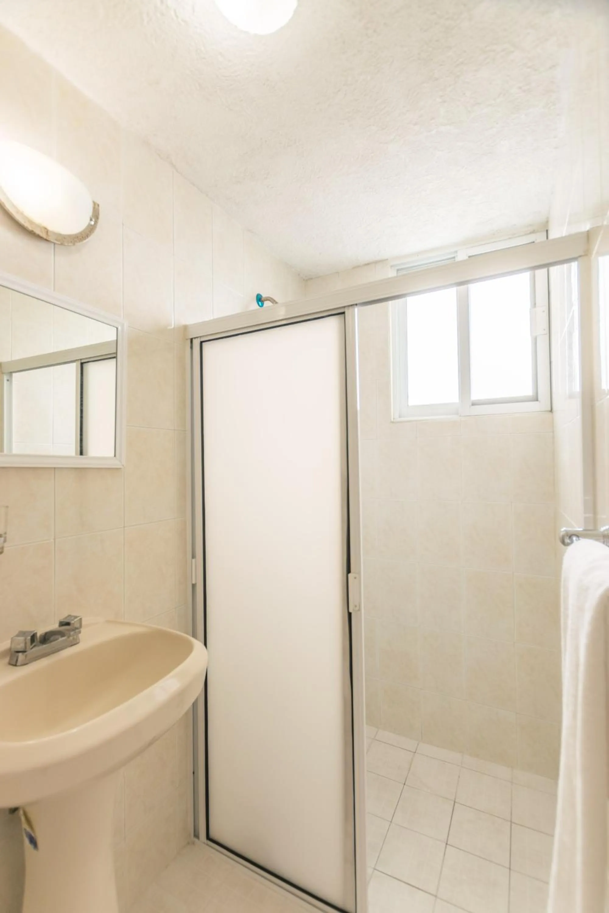 Shower in Suites Poliforum Inn