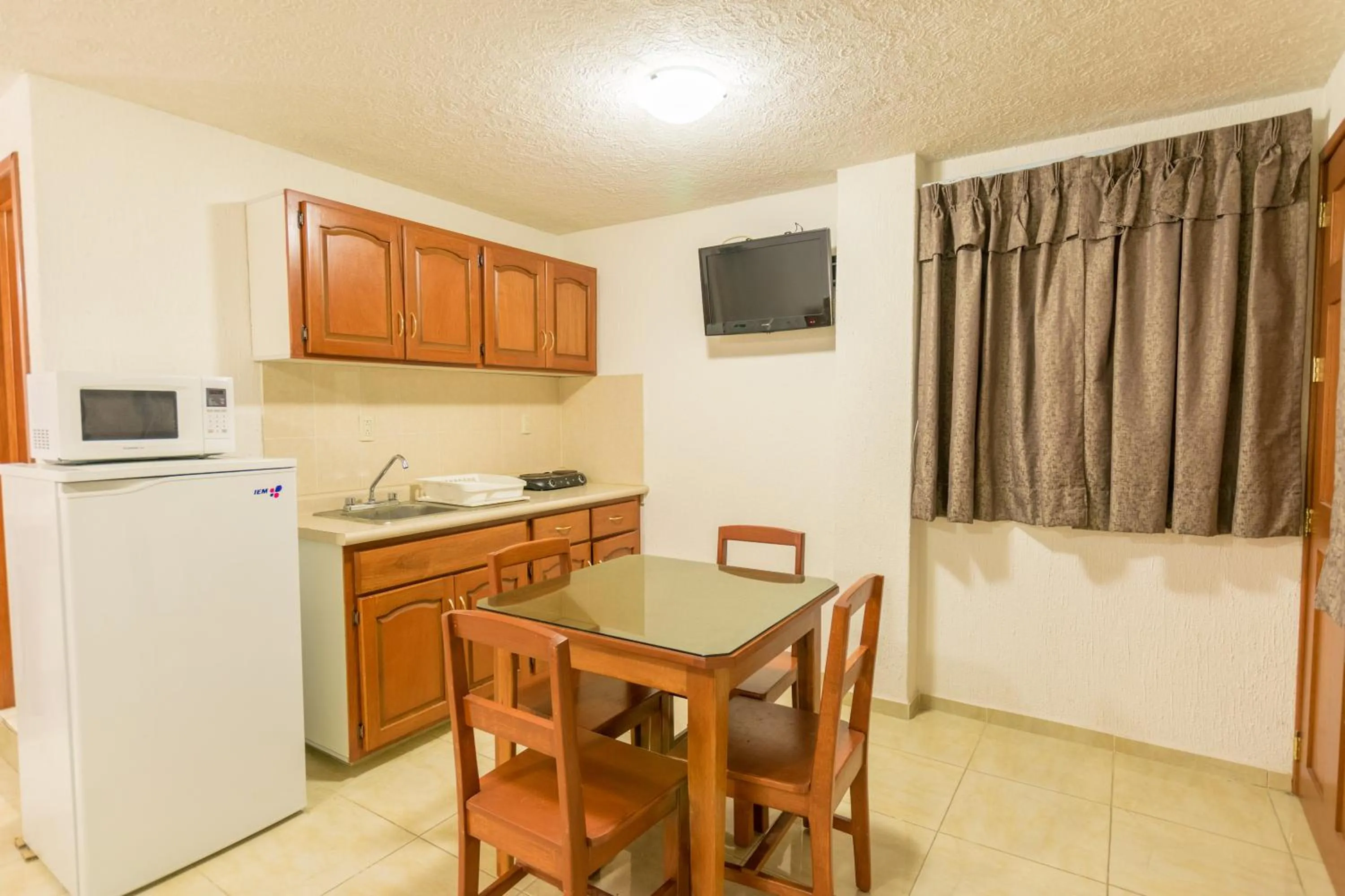 Kitchen or kitchenette in Suites Poliforum Inn