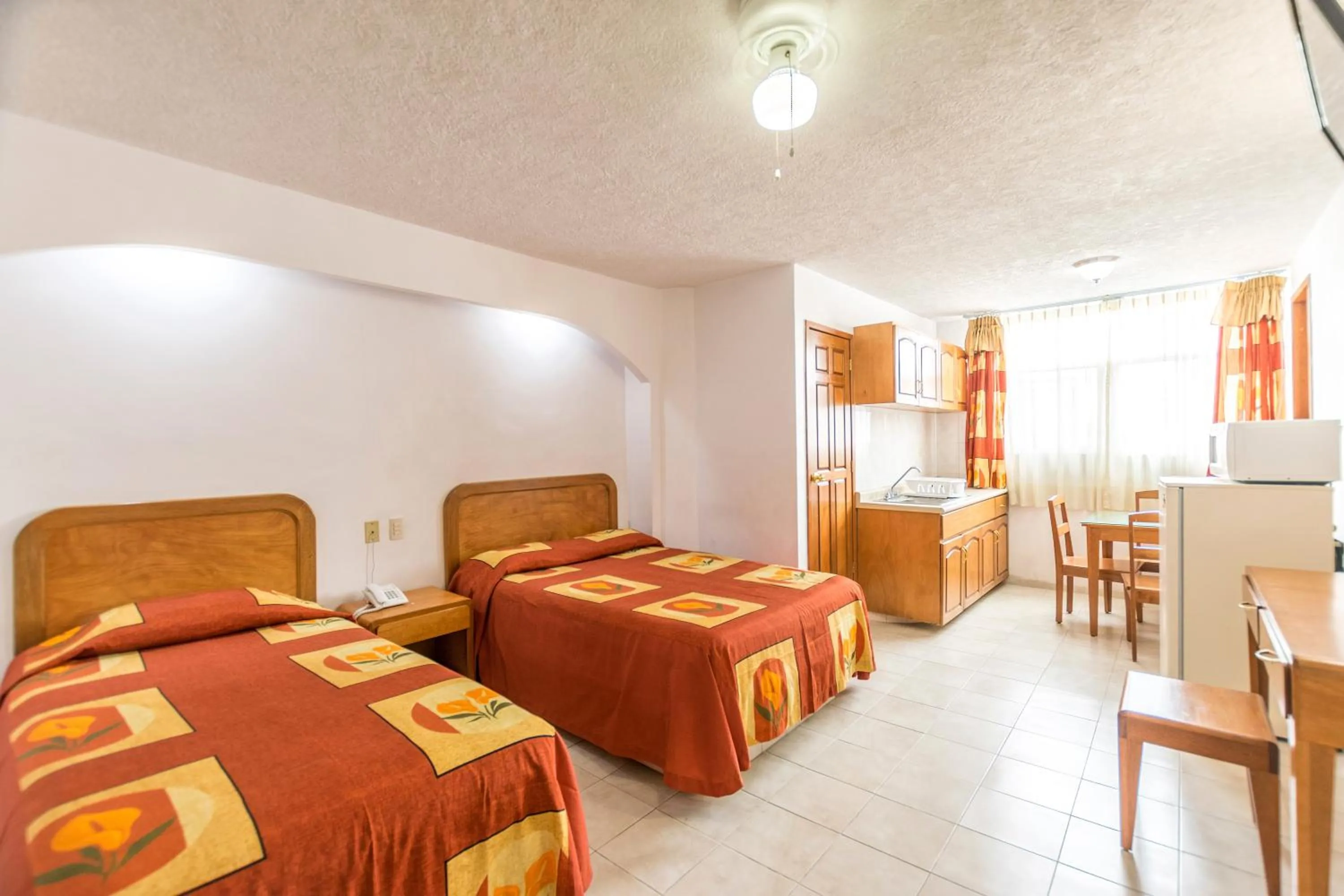 Photo of the whole room, Bed in Suites Poliforum Inn