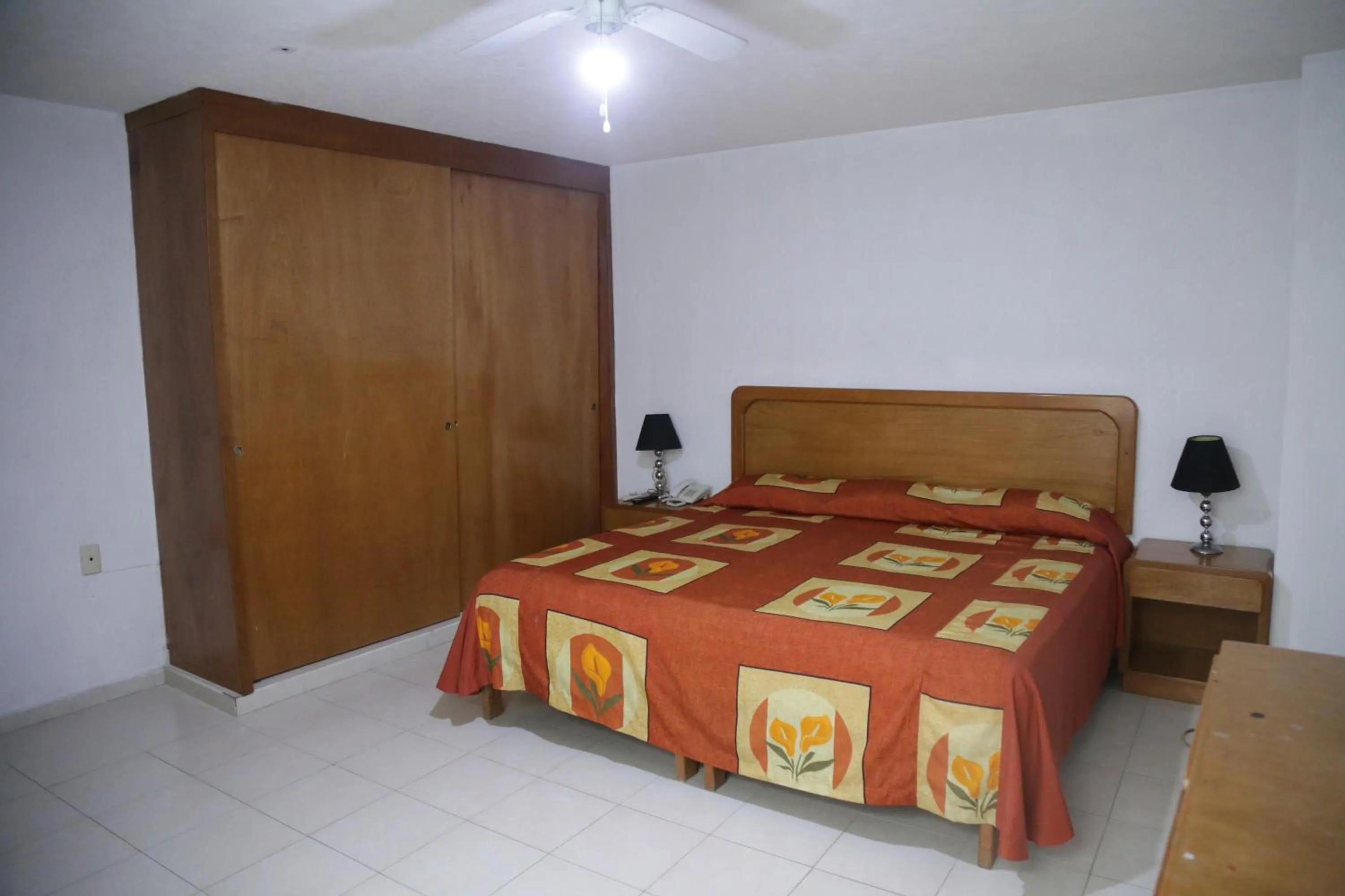 Bed in Suites Poliforum Inn