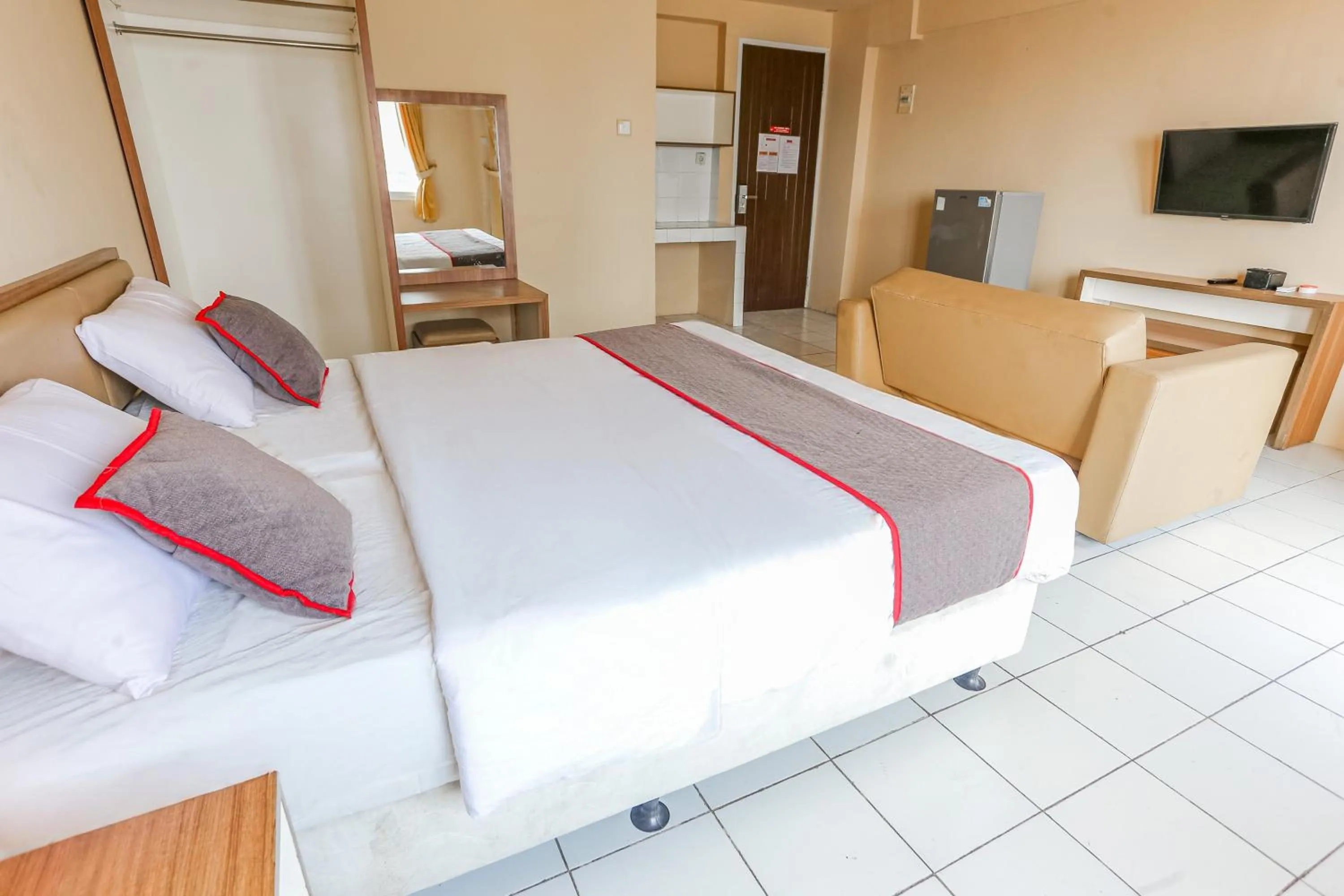 Bedroom, Bed in Collection O Serviced Apartmen Mutiara Kota