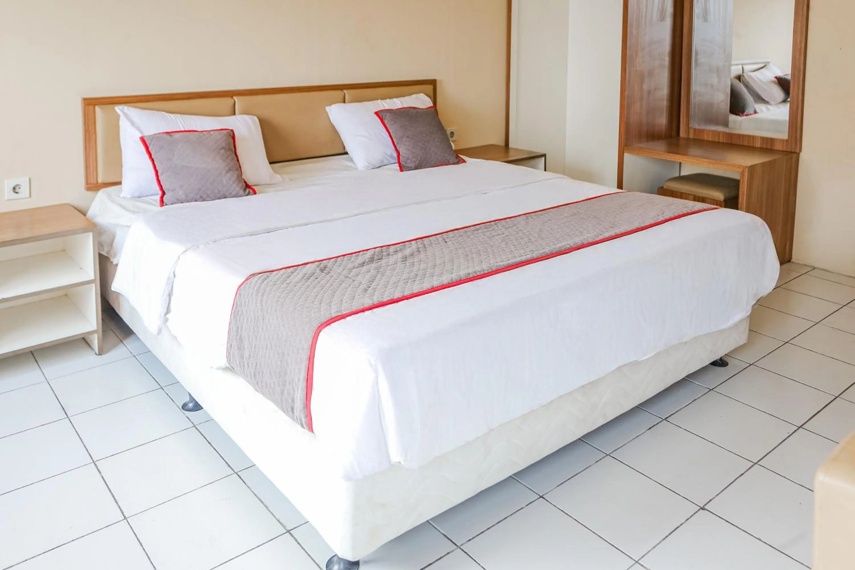 Bedroom, Bed in Collection O Serviced Apartmen Mutiara Kota