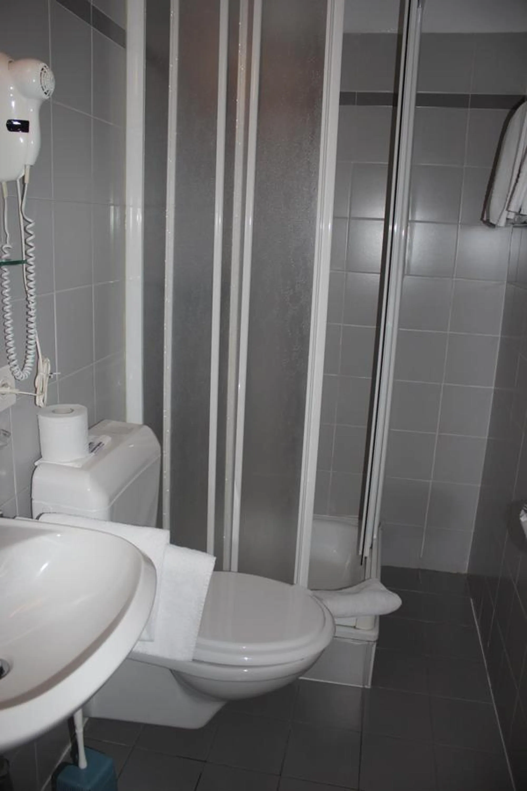 Shower in Garni Bar Sport