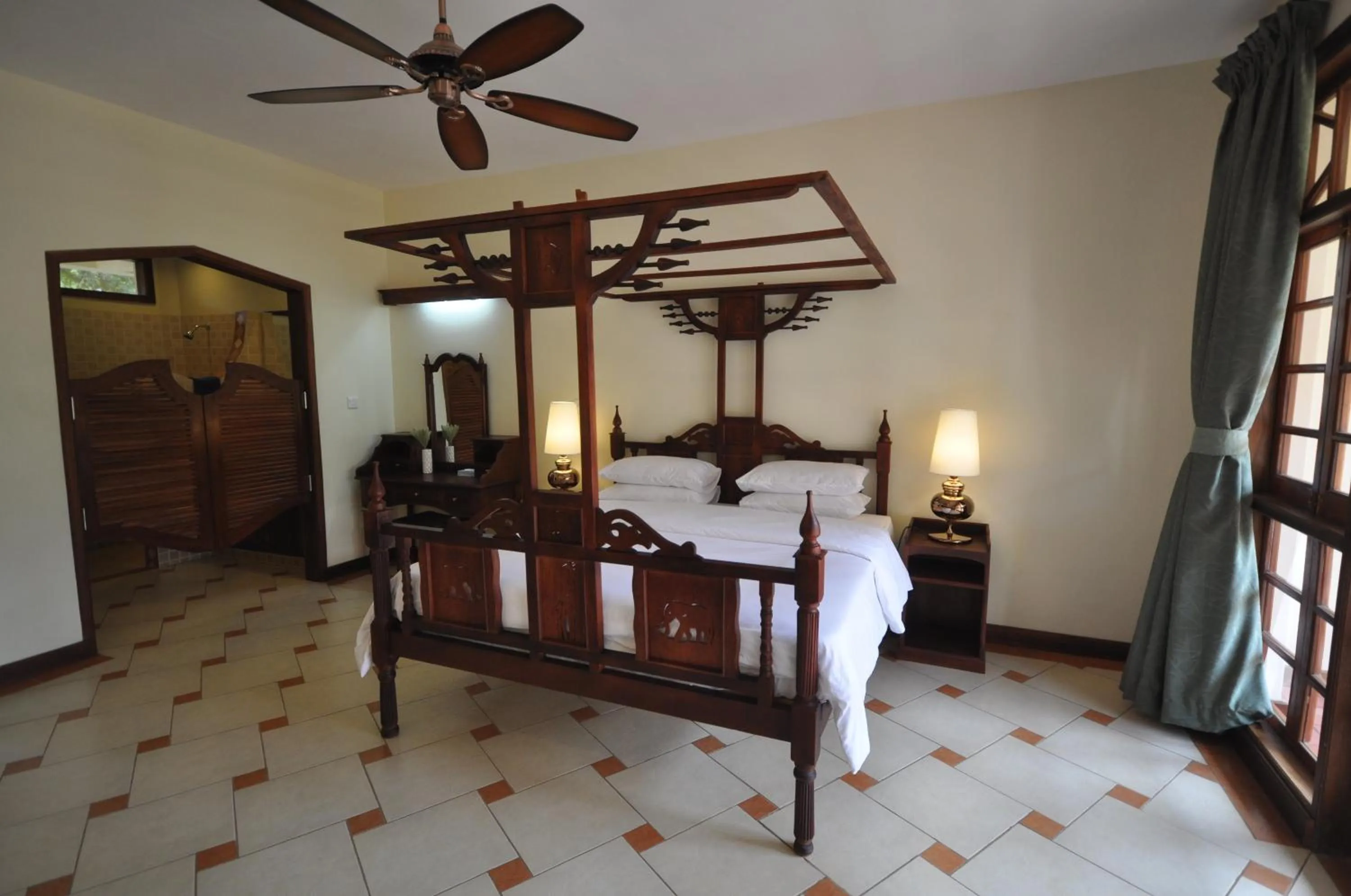 Bedroom, Bed in Hunters Lodge