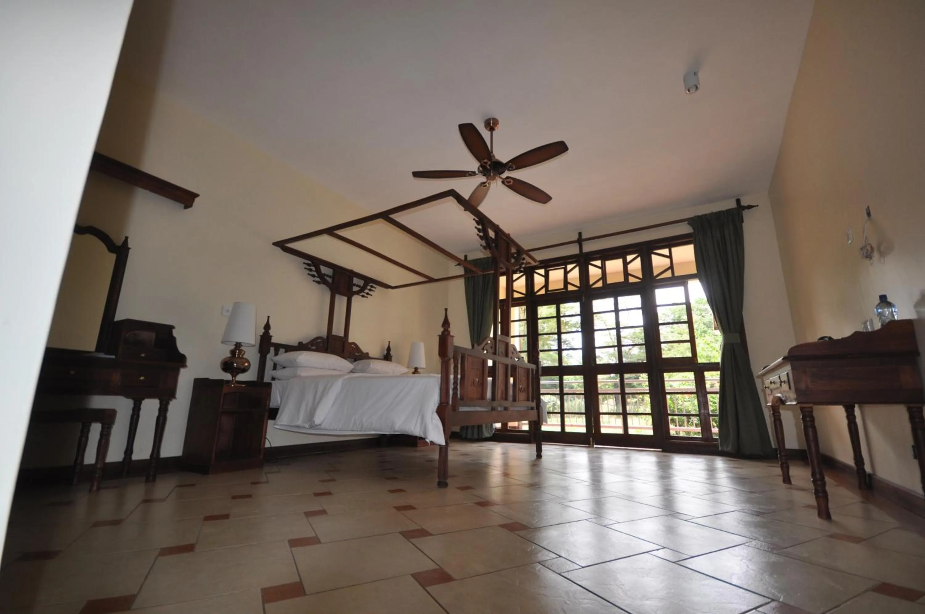 Bedroom, Bed in Hunters Lodge