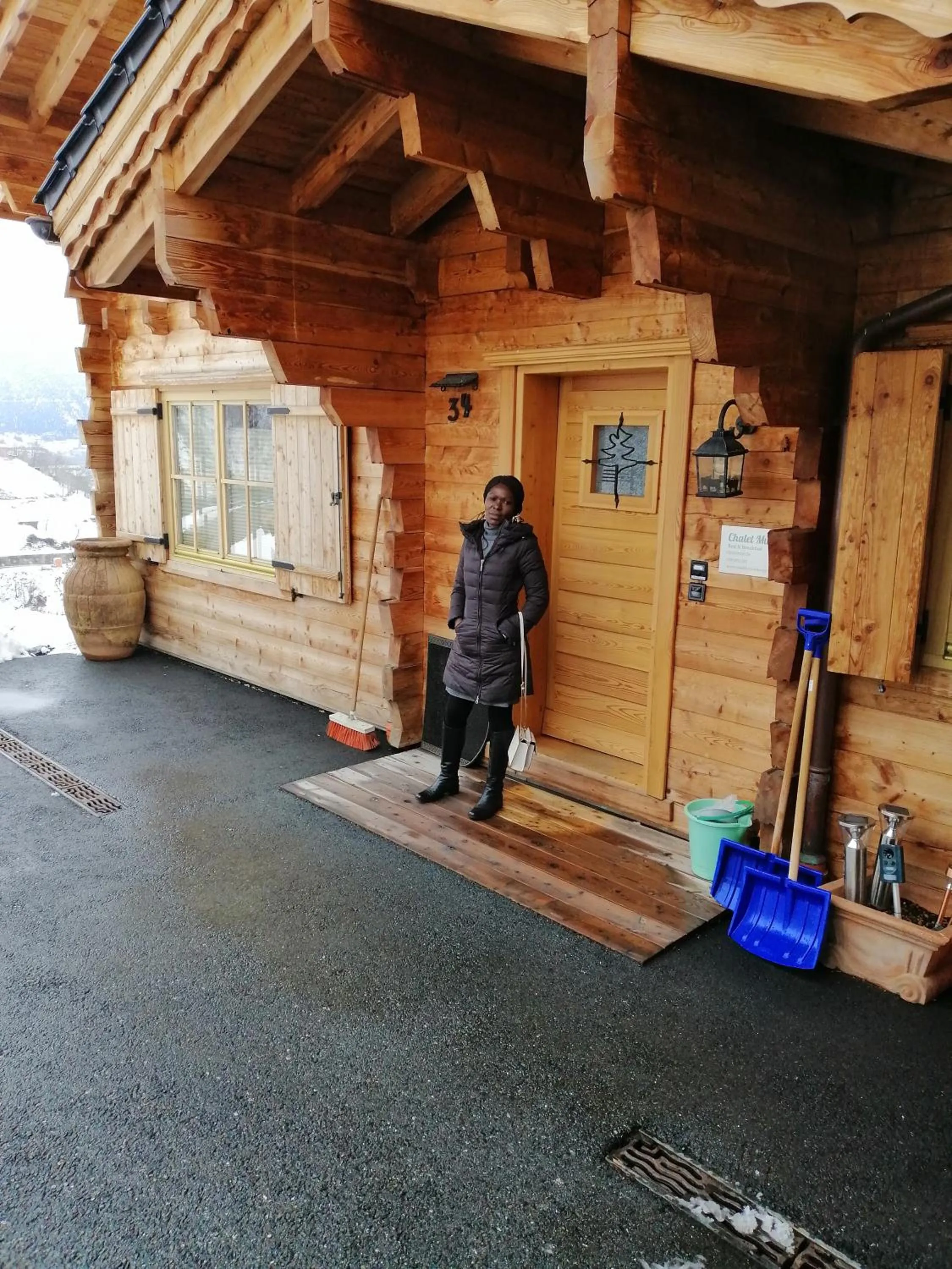 group of guests in Chalet Mund