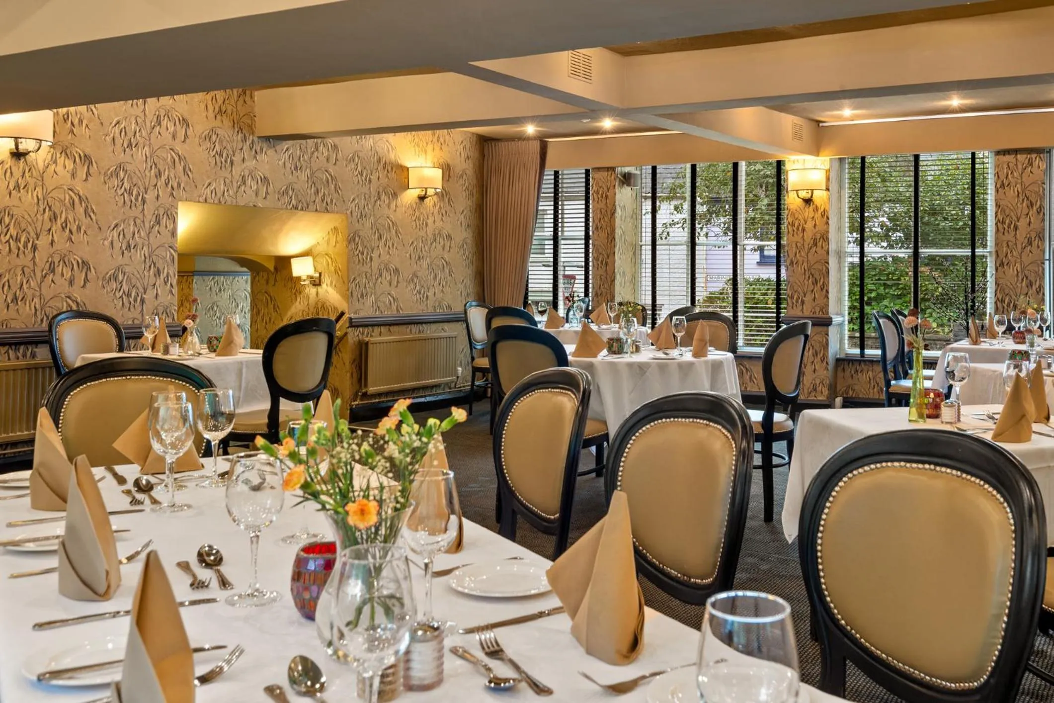 Restaurant/places to eat in Mariners Hotel