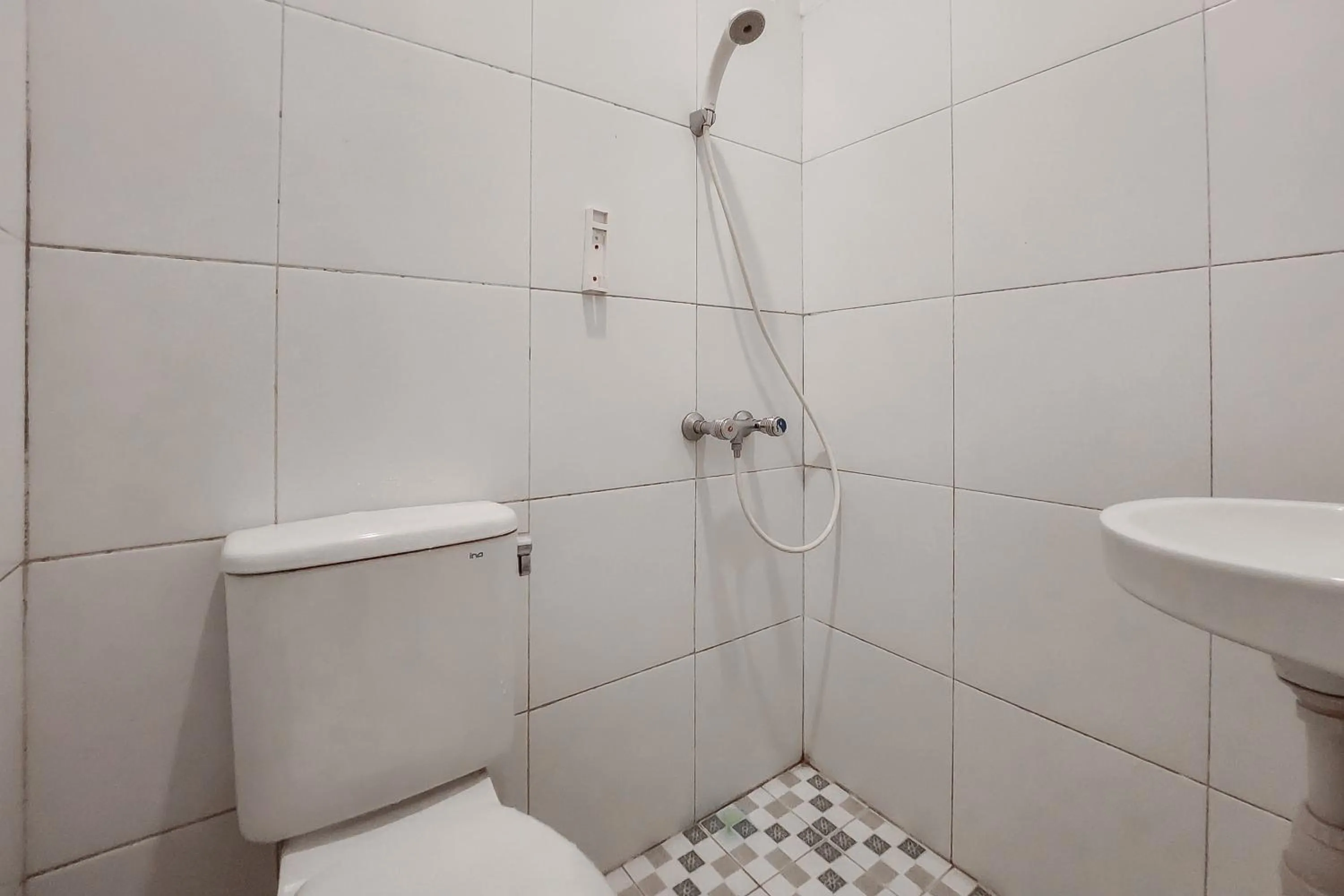 Bathroom in Urbanview Hotel Star Residence Puncak