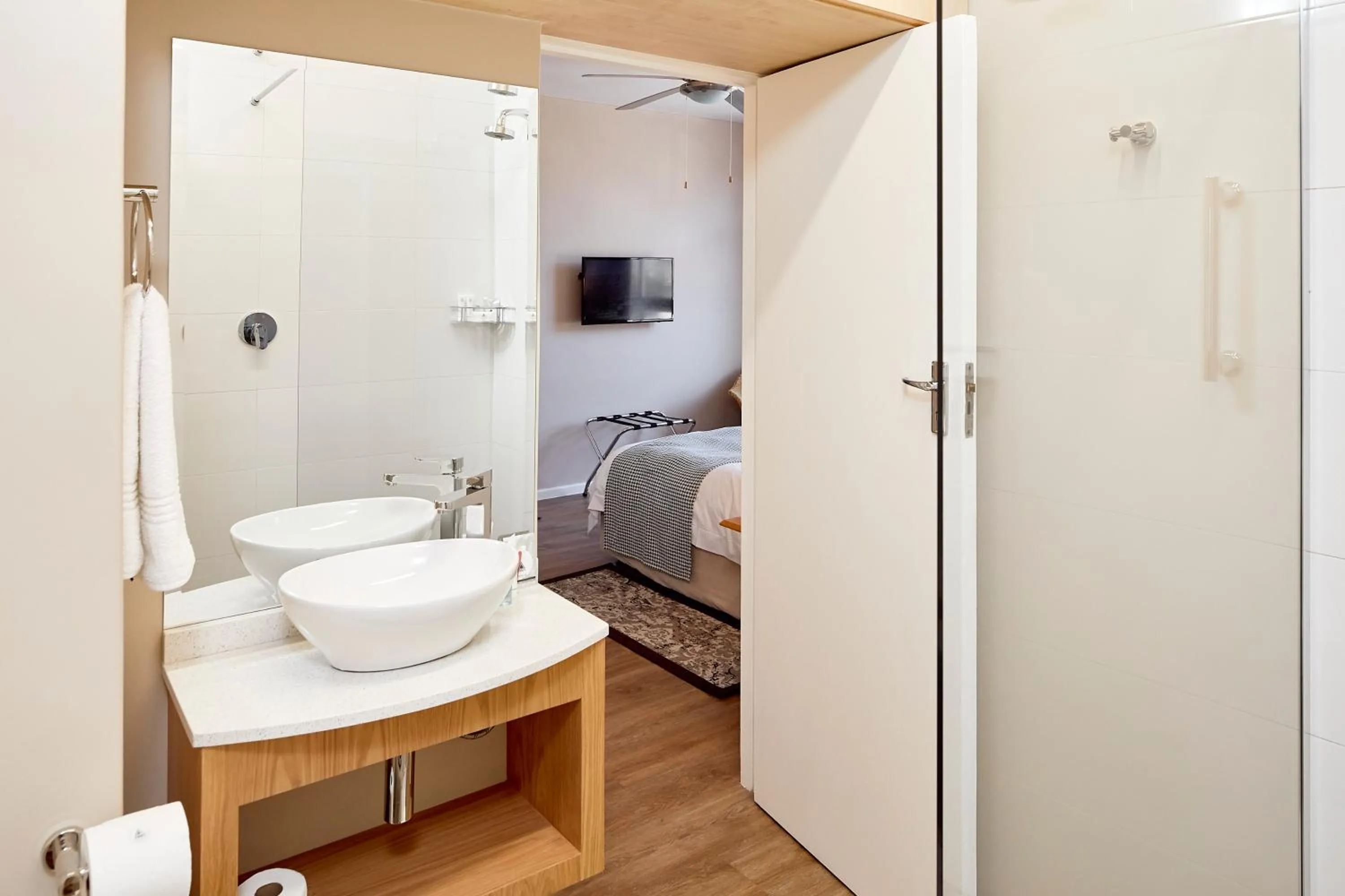 Shower, Bed in First Group Mount Sierra