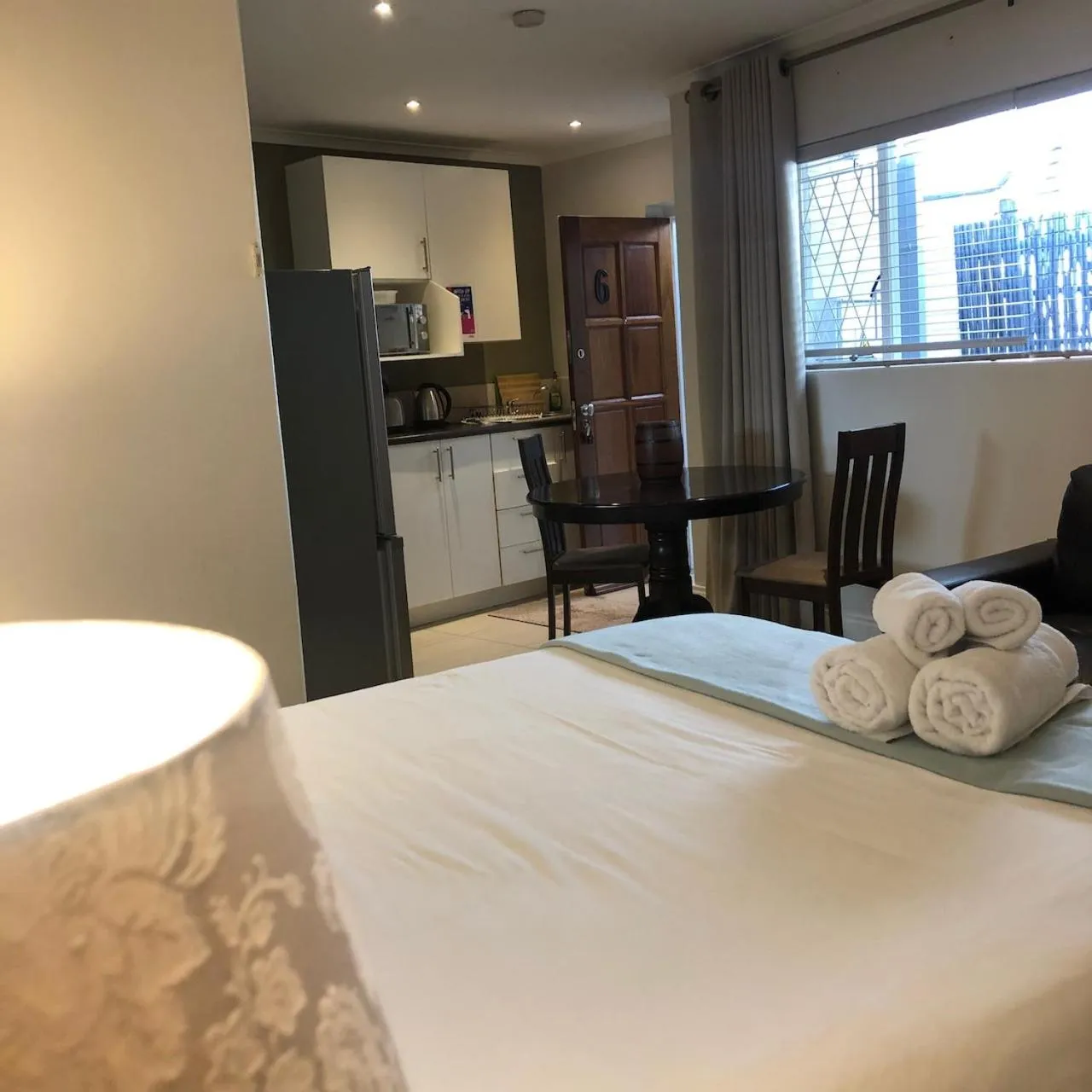 Kitchen or kitchenette, Bed in The Haystack On Homestead