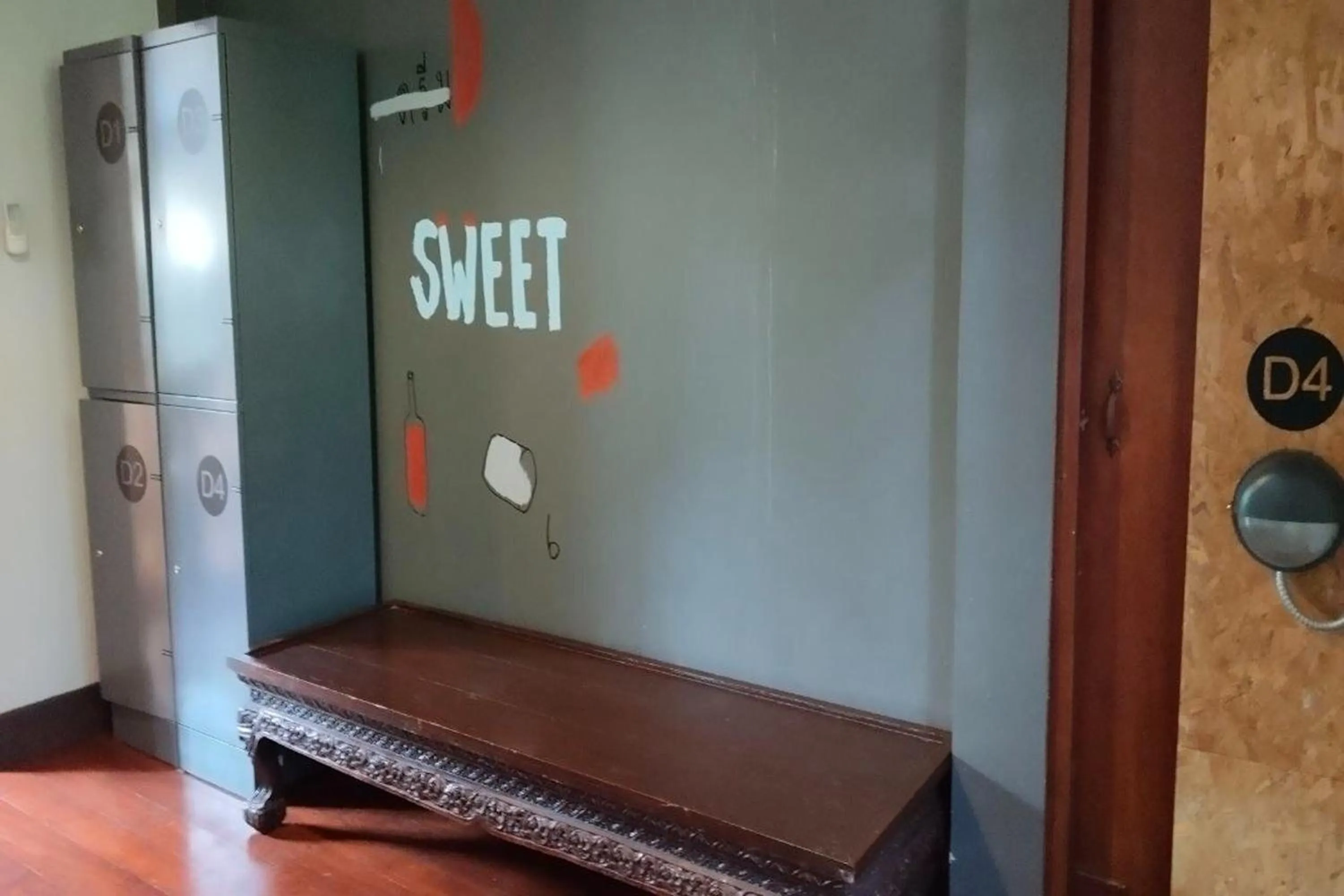 Text overlay in Chiang Mai D Hostel