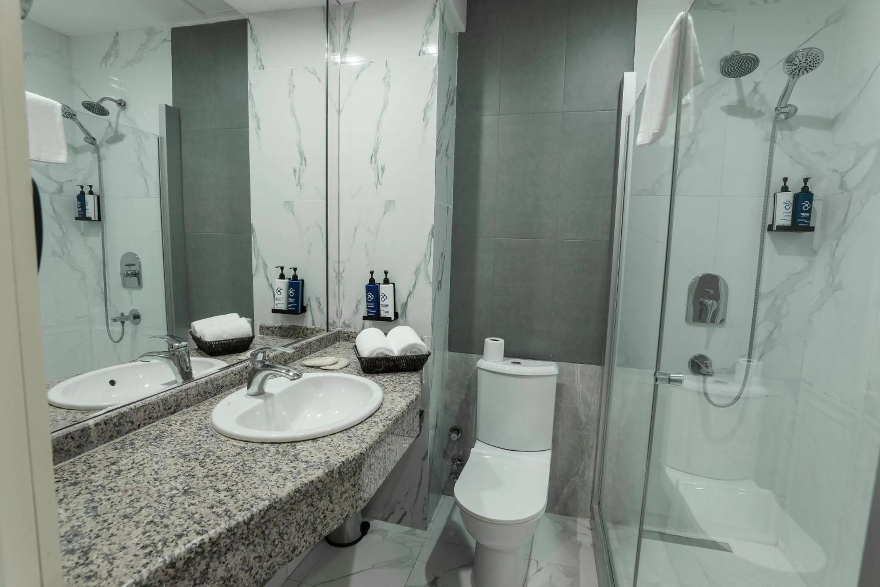 Shower in Park Dedeman Baku