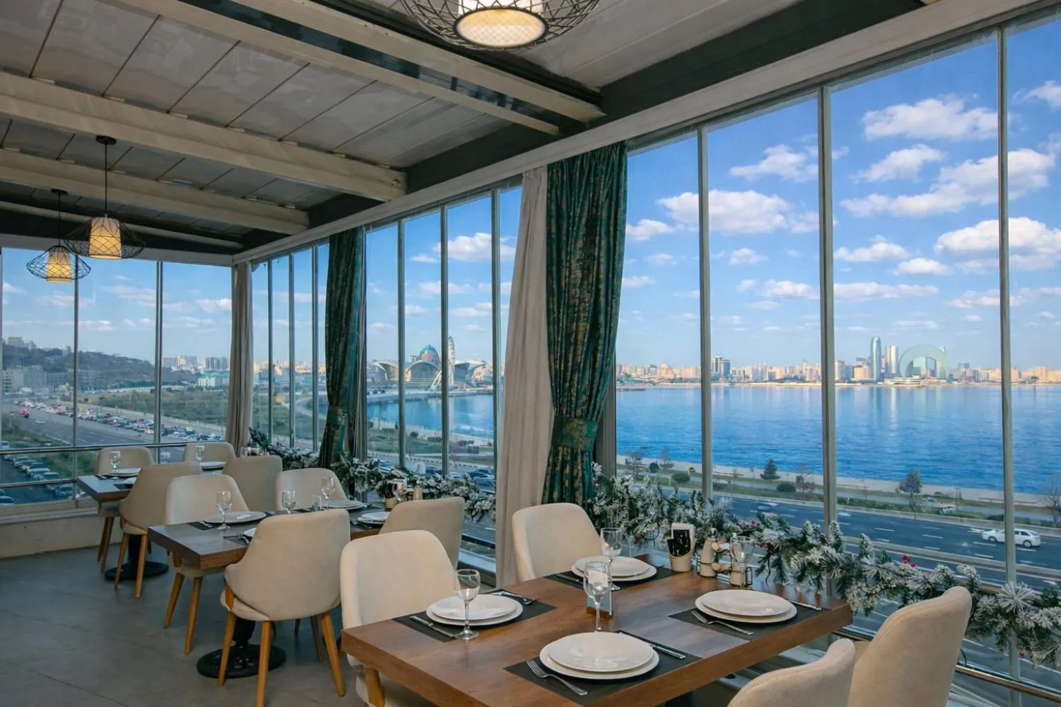 Restaurant/places to eat in Park Dedeman Baku