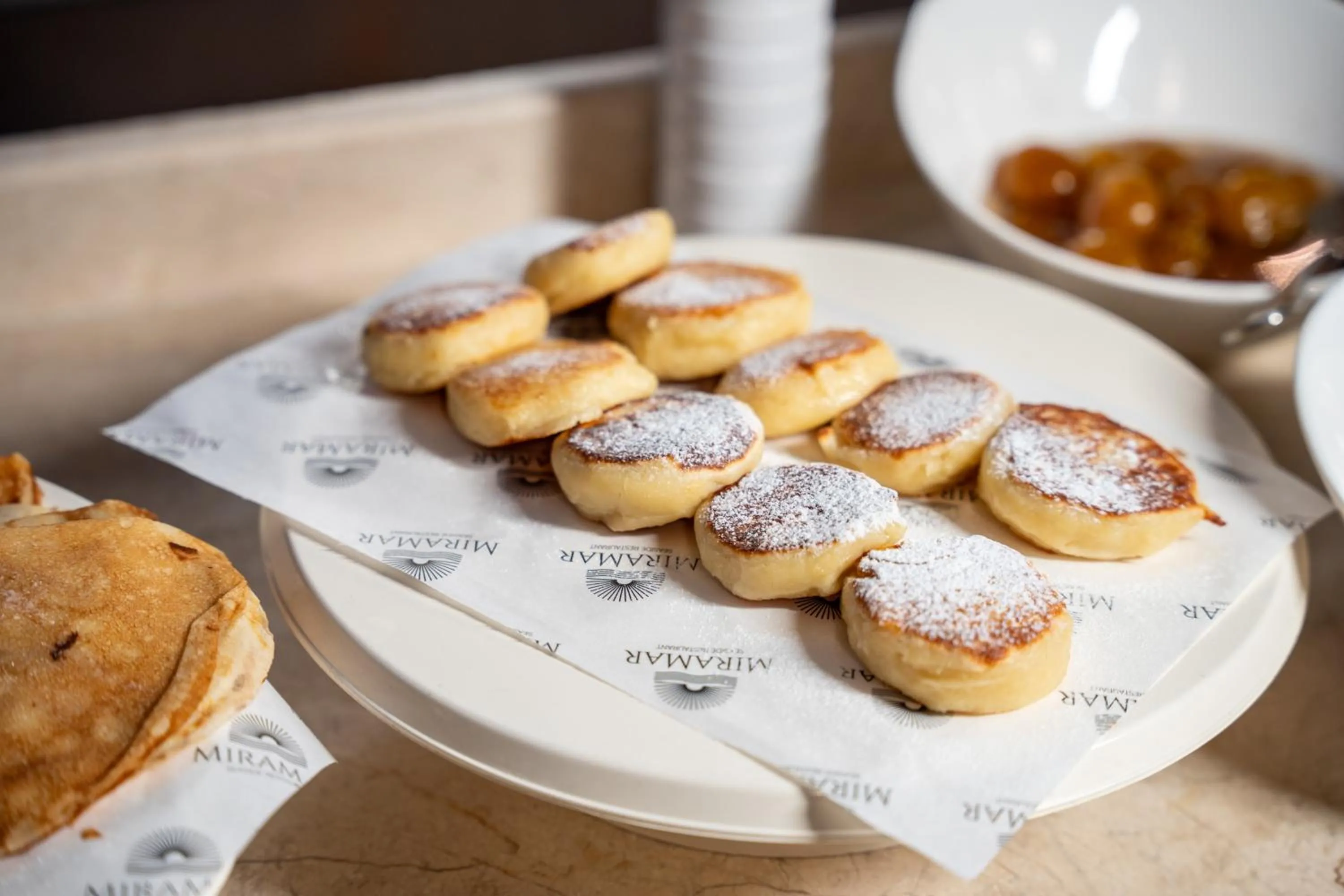 Restaurant/places to eat in Park Dedeman Baku