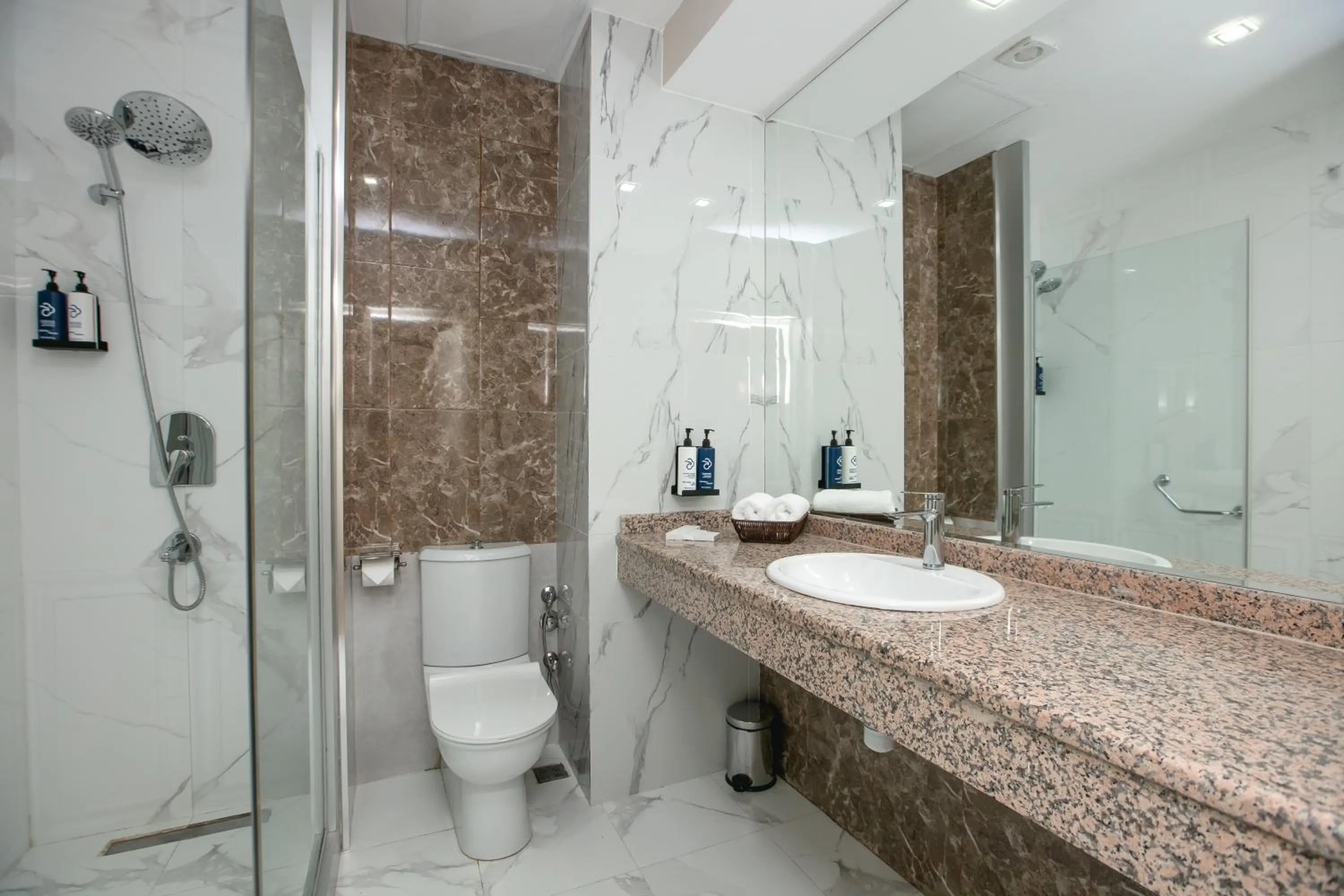 Shower in Park Dedeman Baku