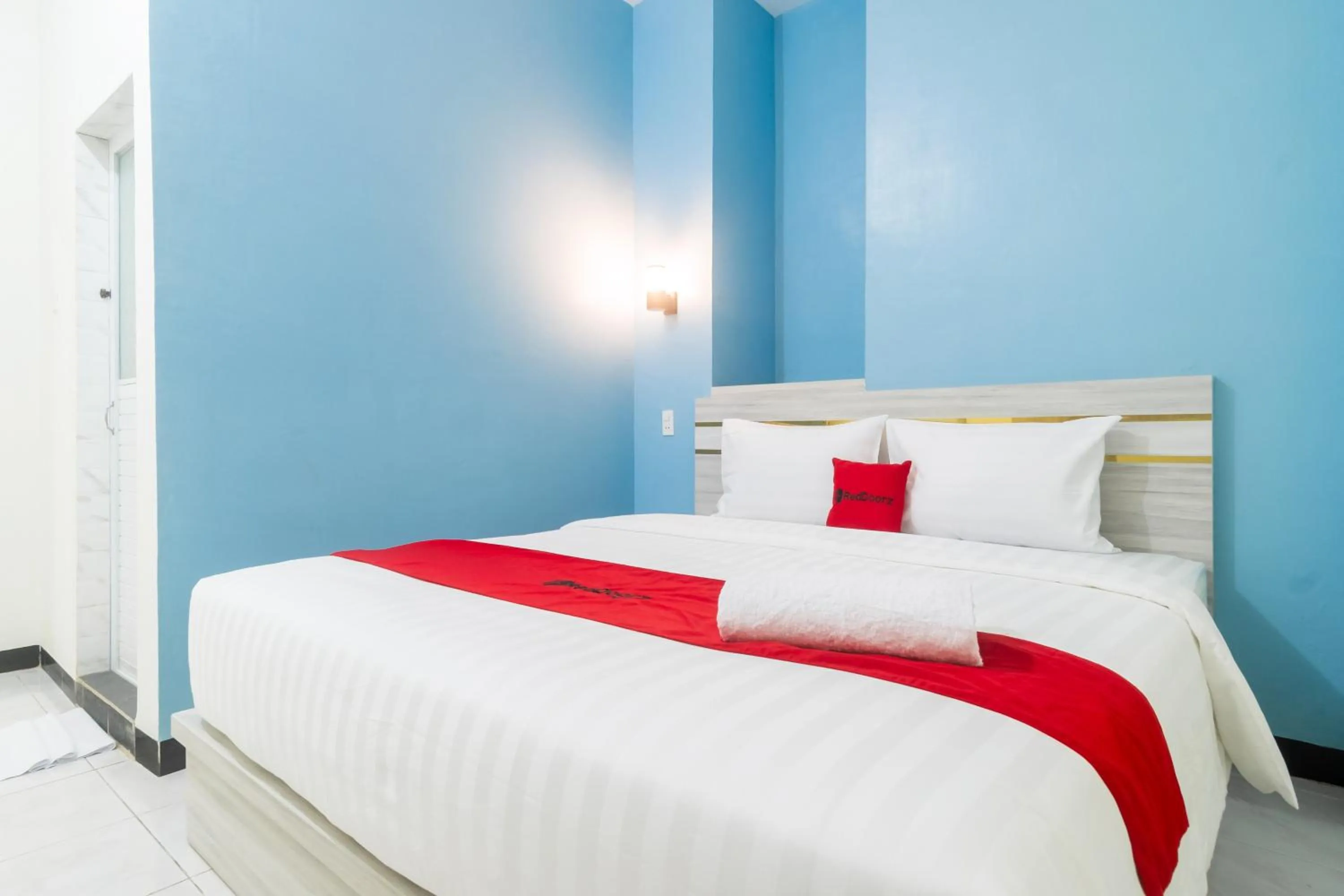 Bedroom, Bed in RedDoorz Plus at Sempurna Inn Medan