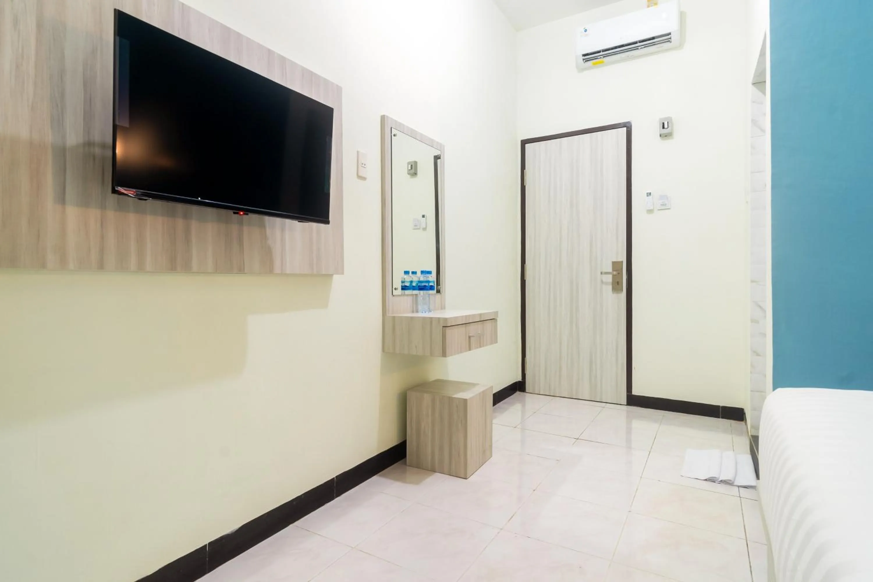 Bedroom, Bed in RedDoorz Plus at Sempurna Inn Medan