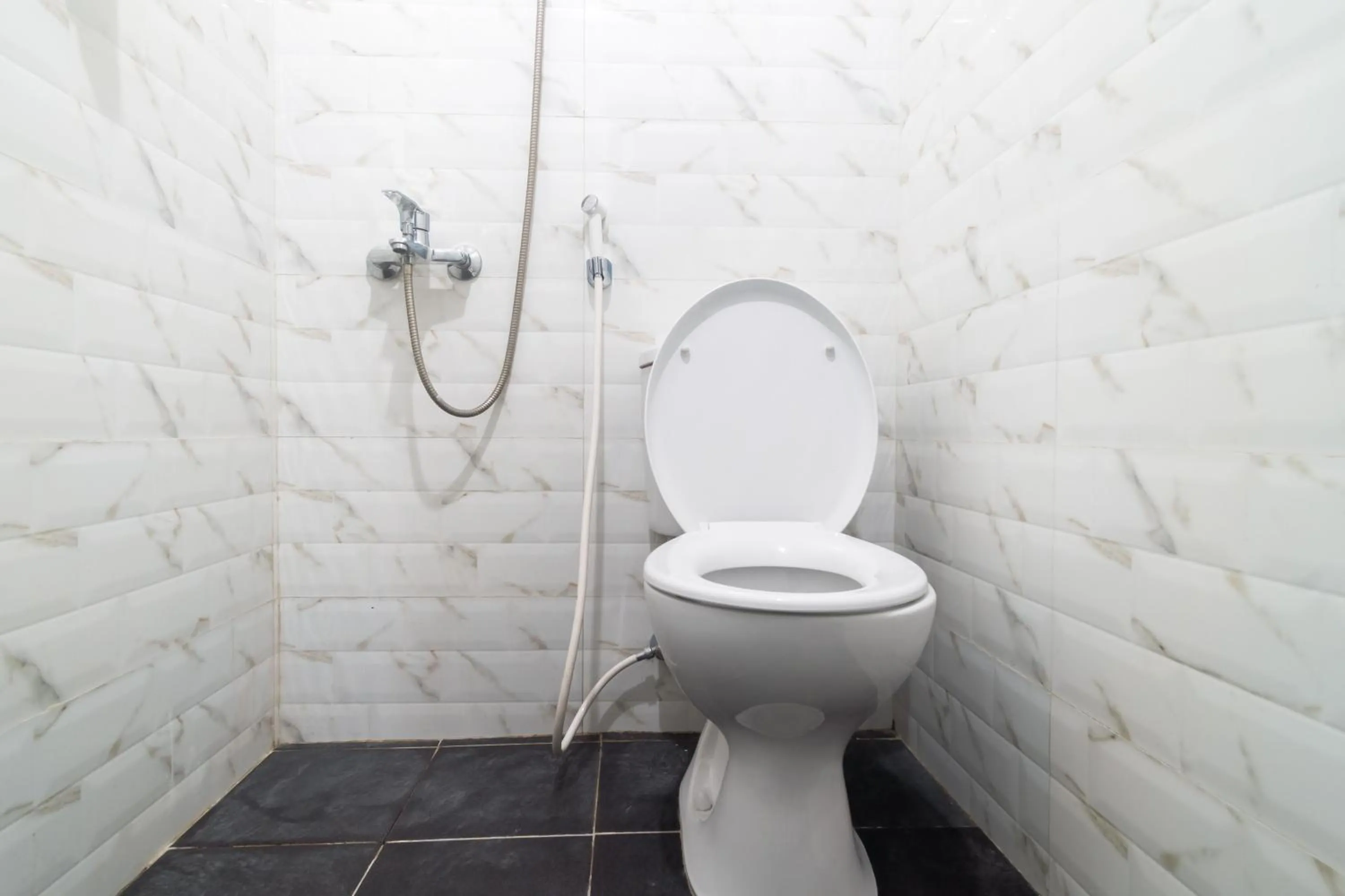 Bathroom in RedDoorz Plus at Sempurna Inn Medan