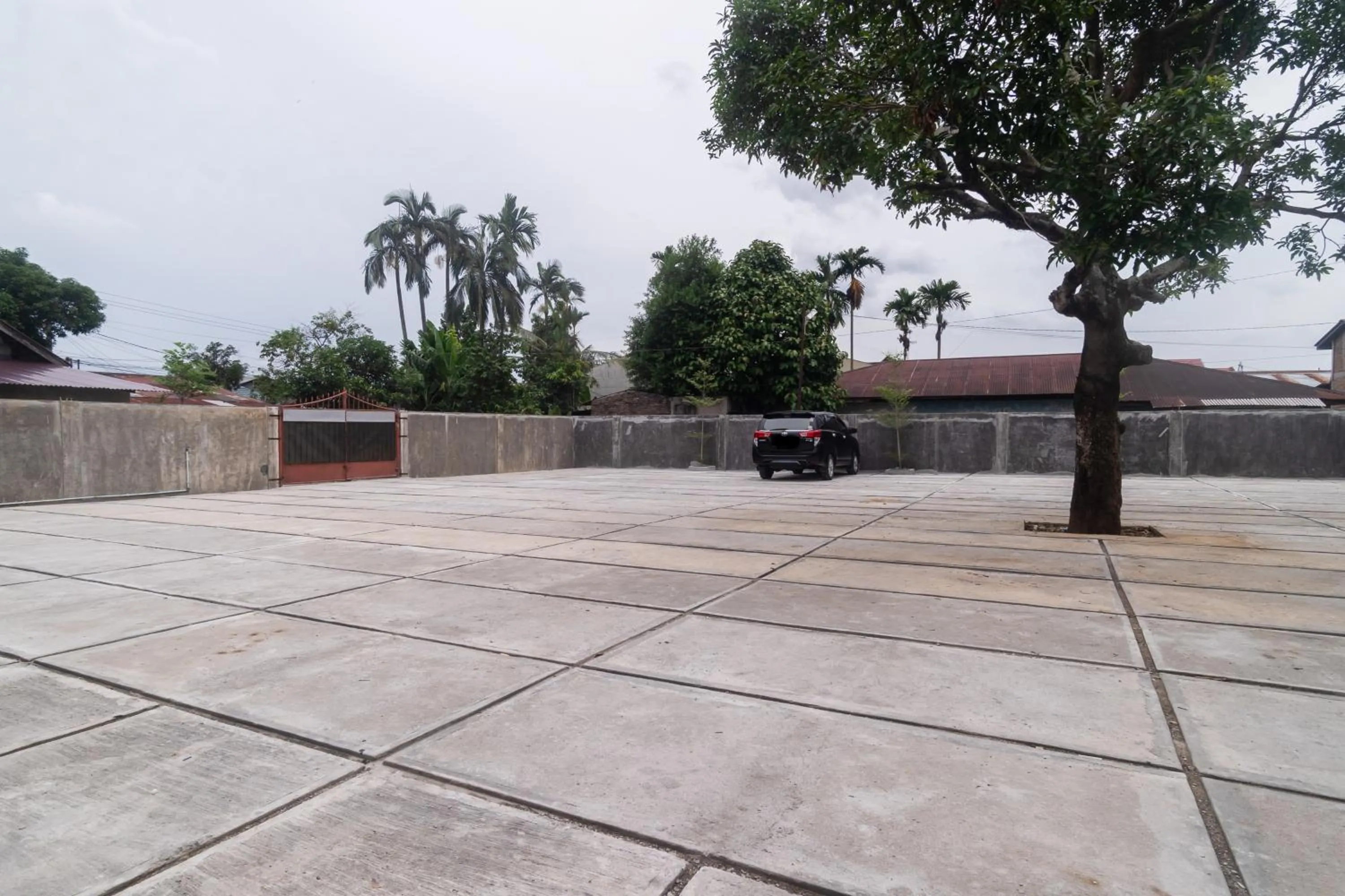 Parking in RedDoorz Plus at Sempurna Inn Medan