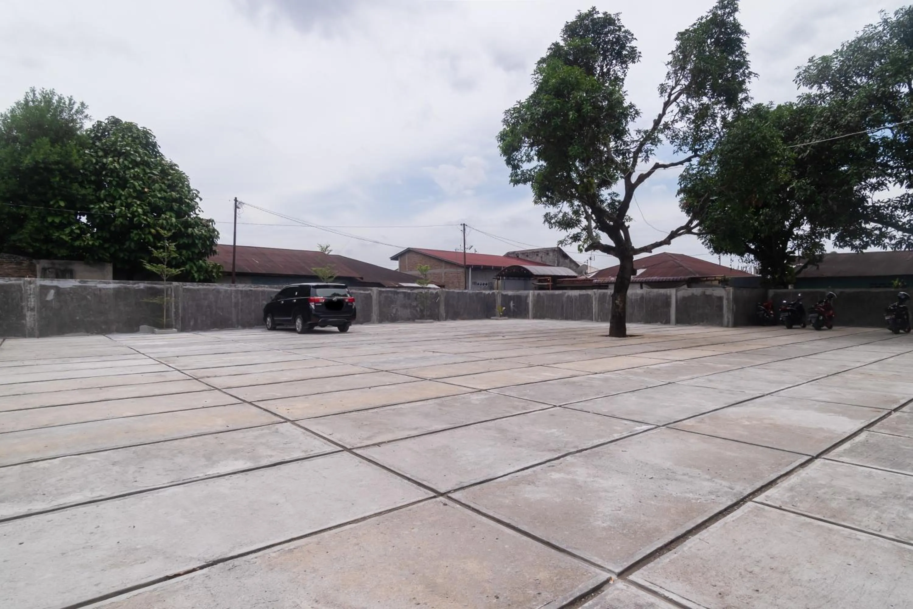 Parking in RedDoorz Plus at Sempurna Inn Medan