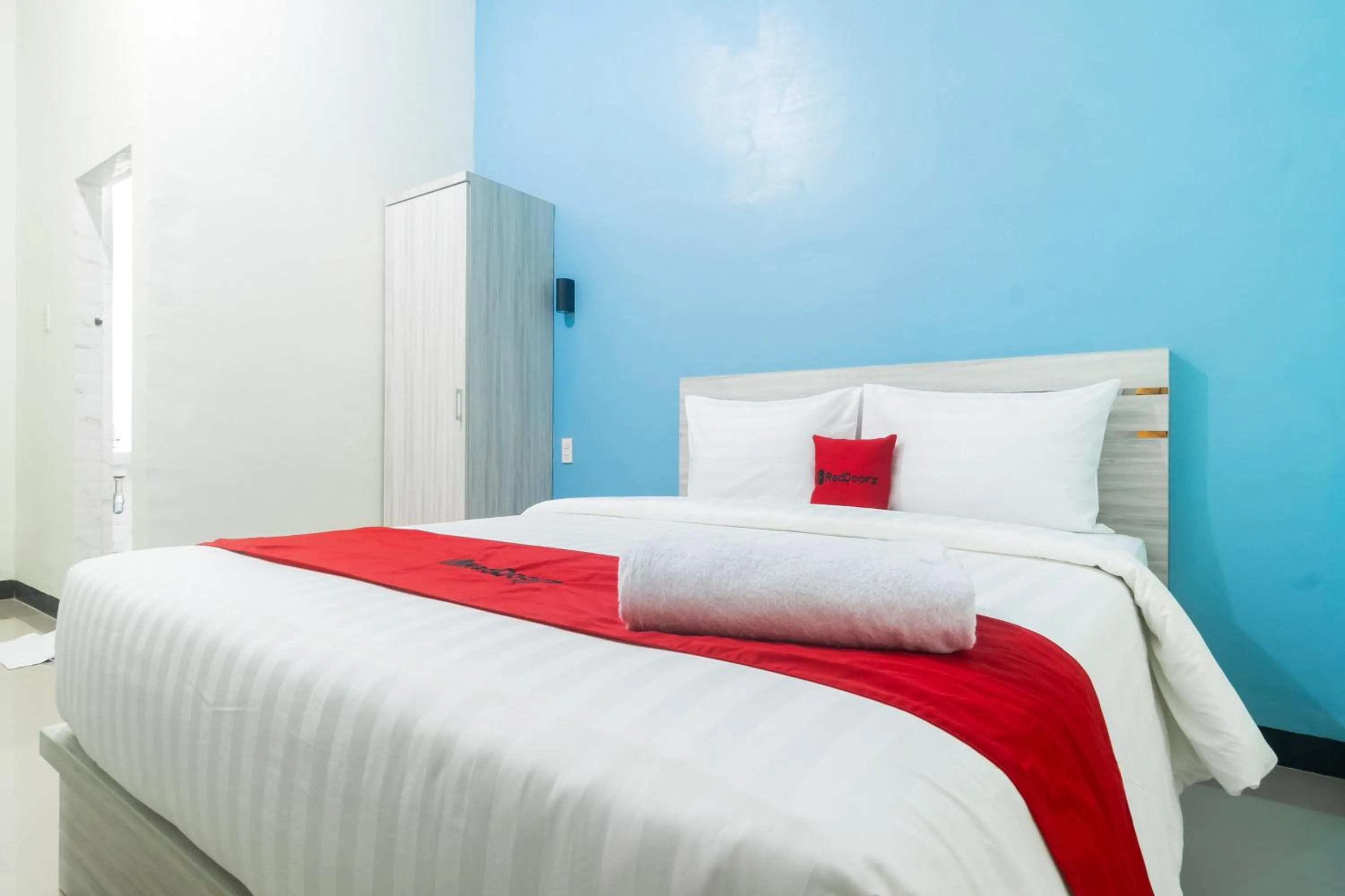 Bedroom, Bed in RedDoorz Plus at Sempurna Inn Medan