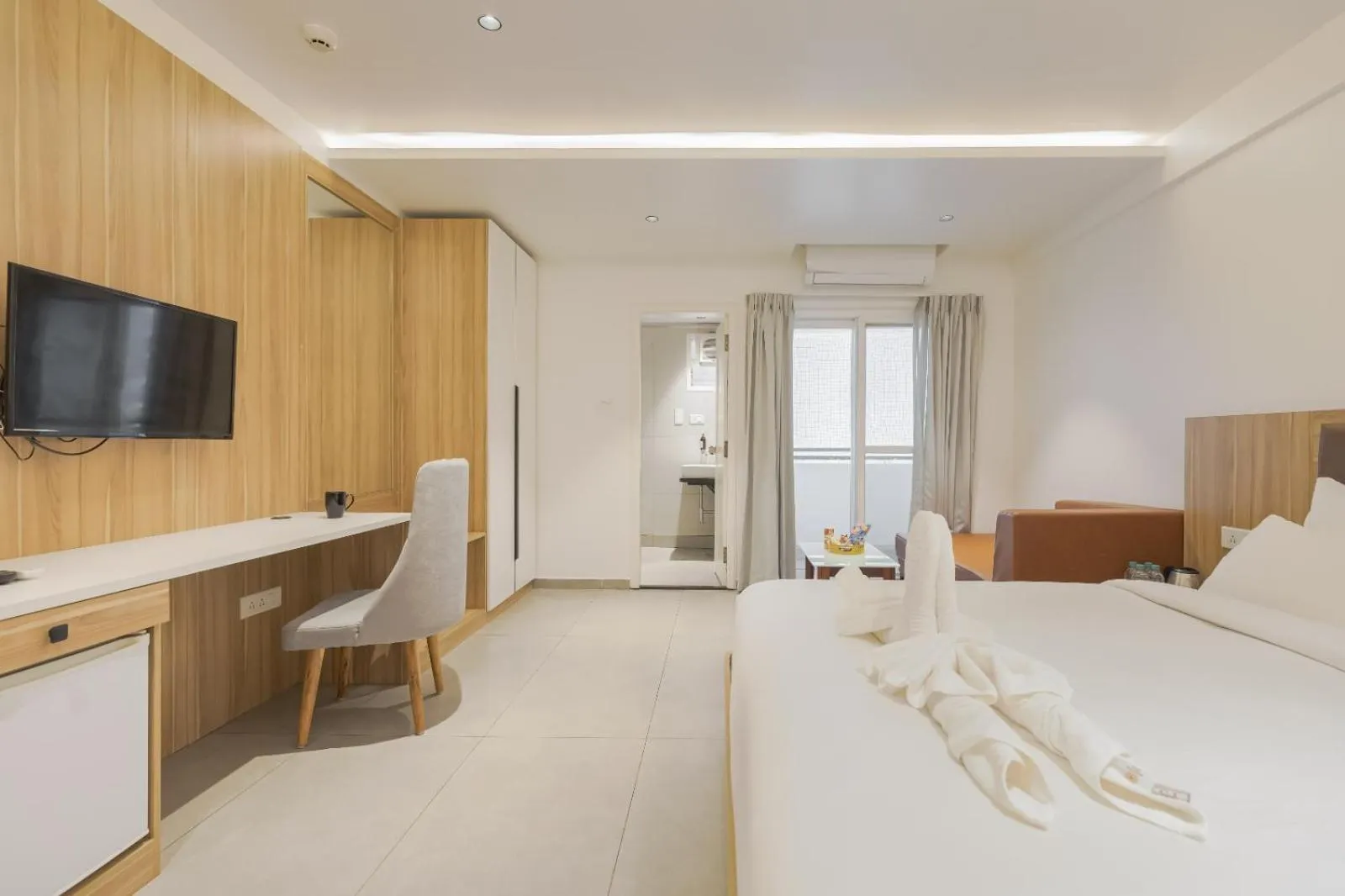 Photo of the whole room, Bed in Akoya Business Hotel Whitefield